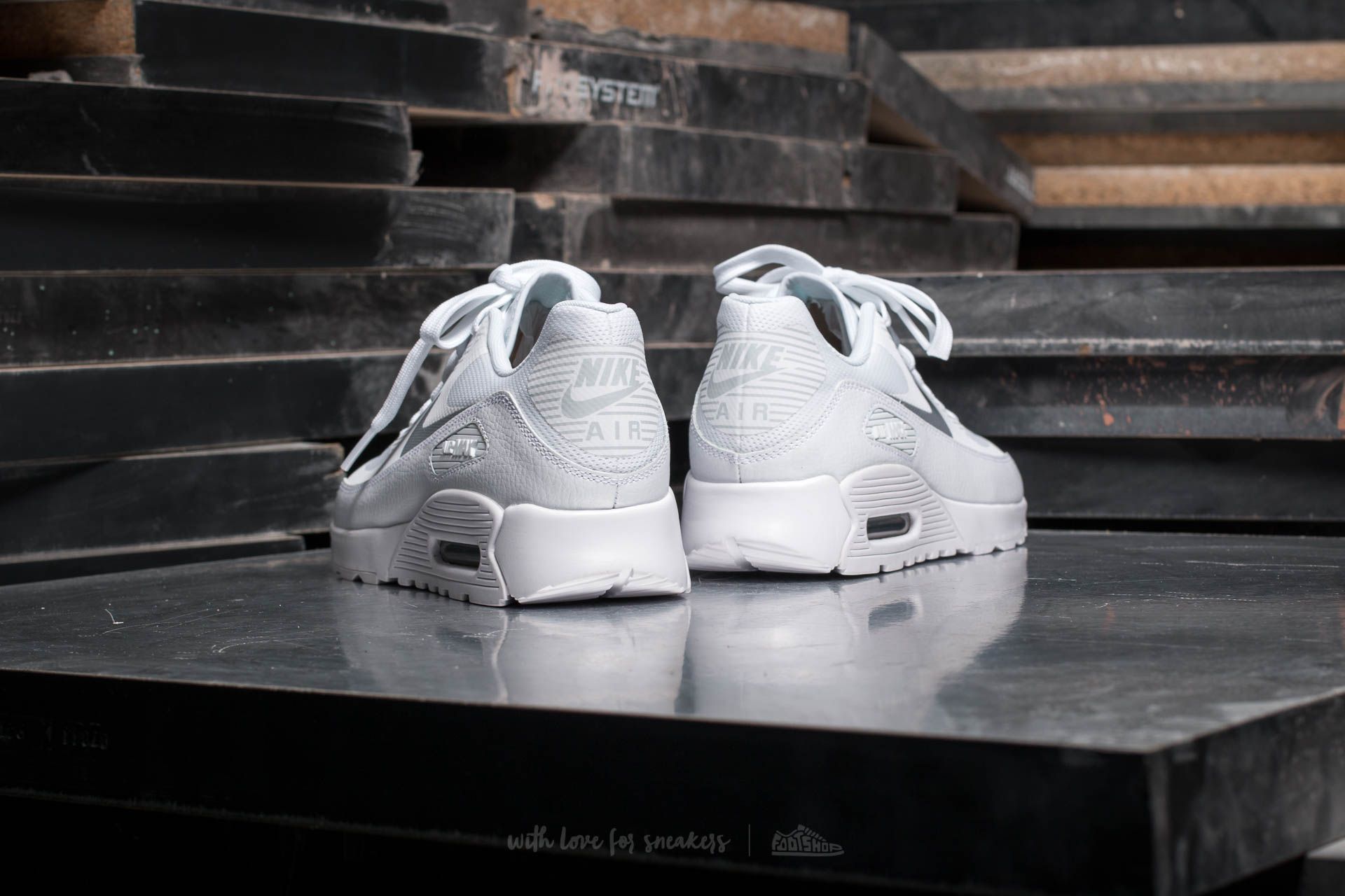 Women s shoes Nike Wmns Air Max 90 Ultra 2.0 White Metallic