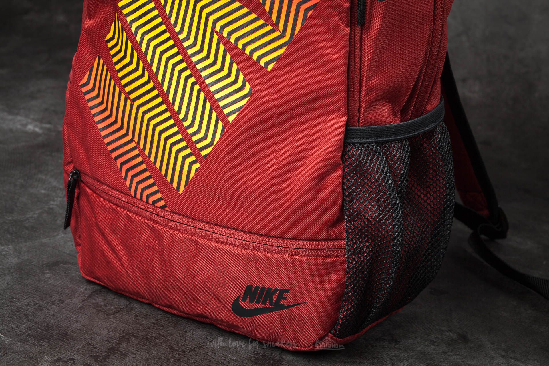 nike classic line