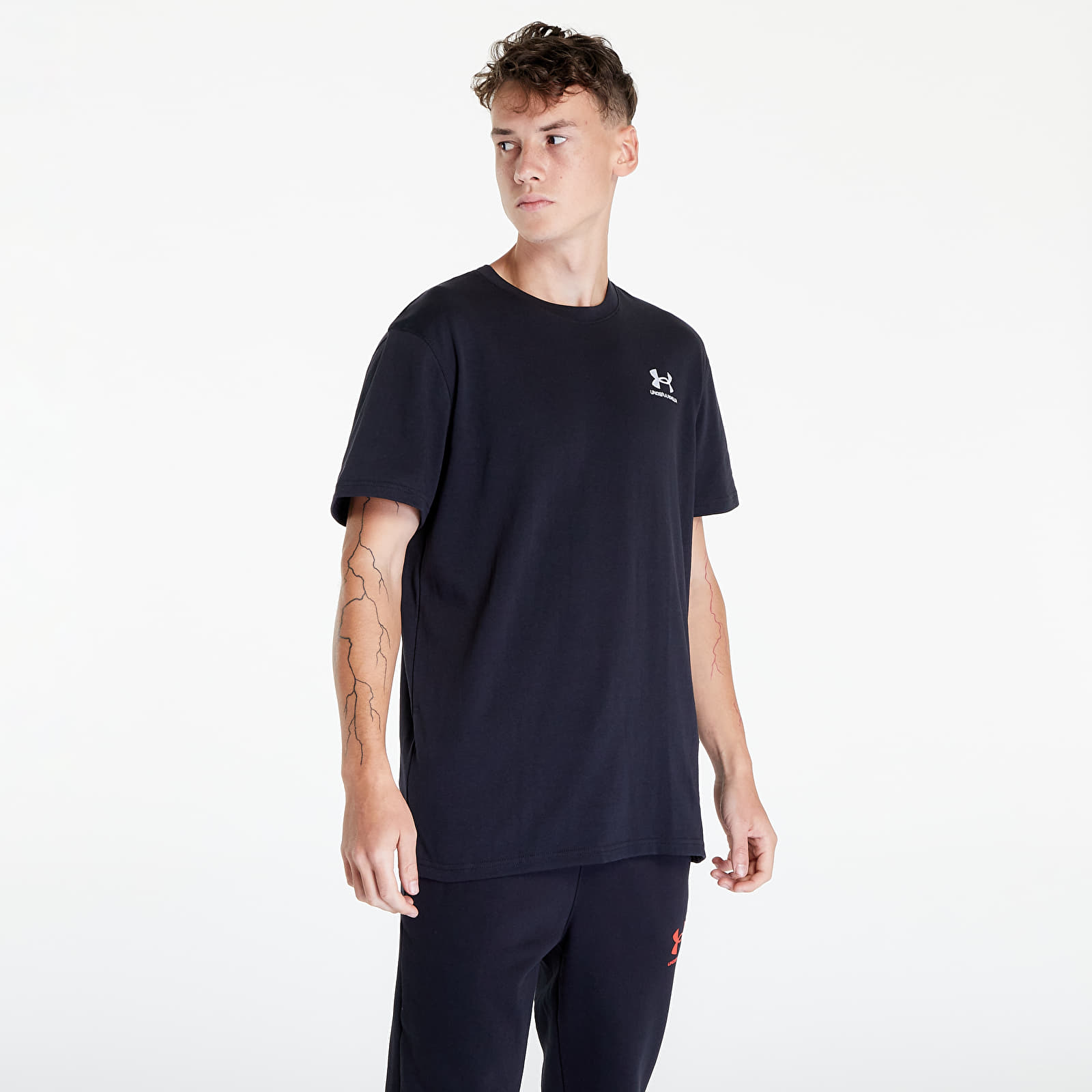T-shirts Under Armour Logo Emb Heavyweight Ss Black/ White