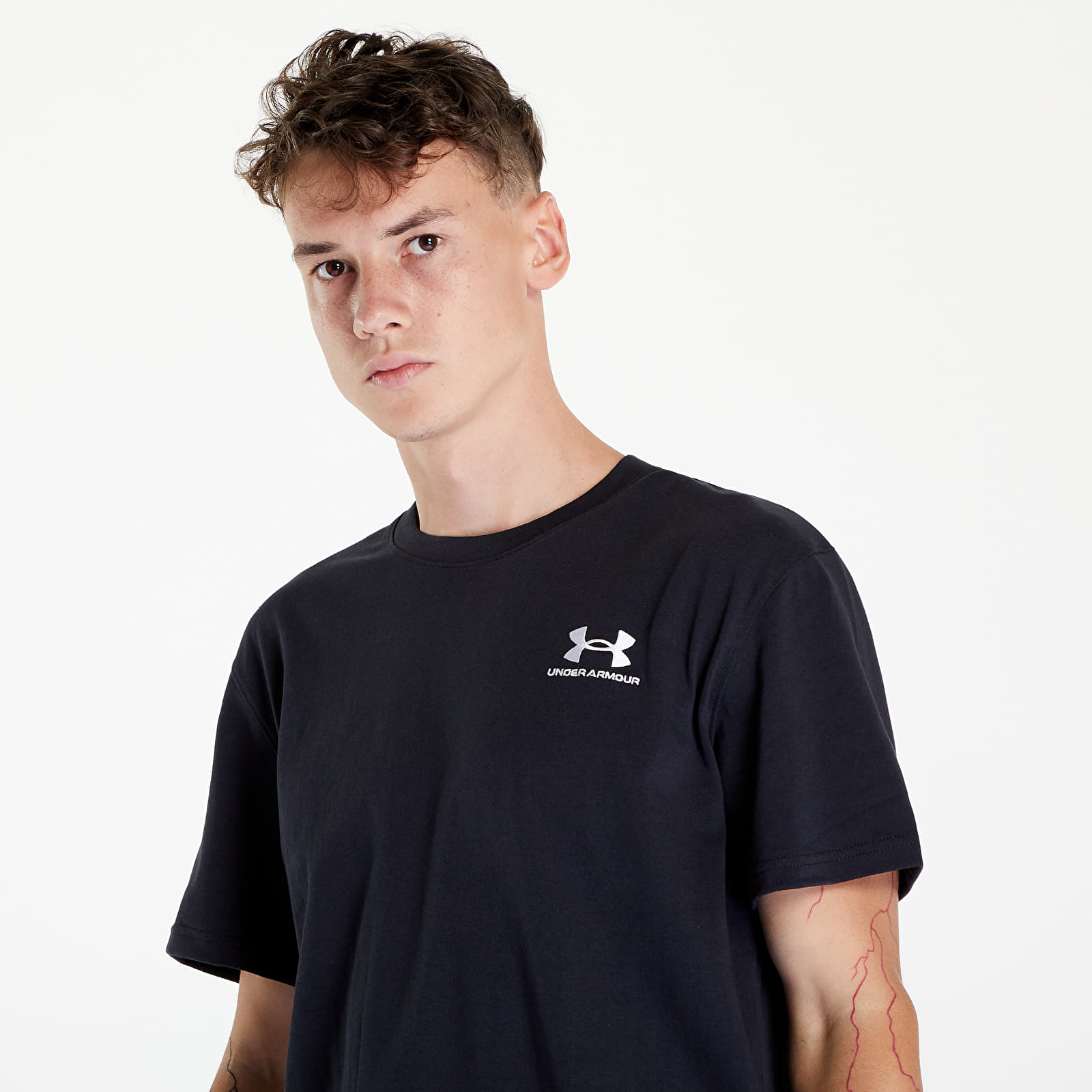 T-shirts Under Armour Logo Emb Heavyweight Ss Black/ White
