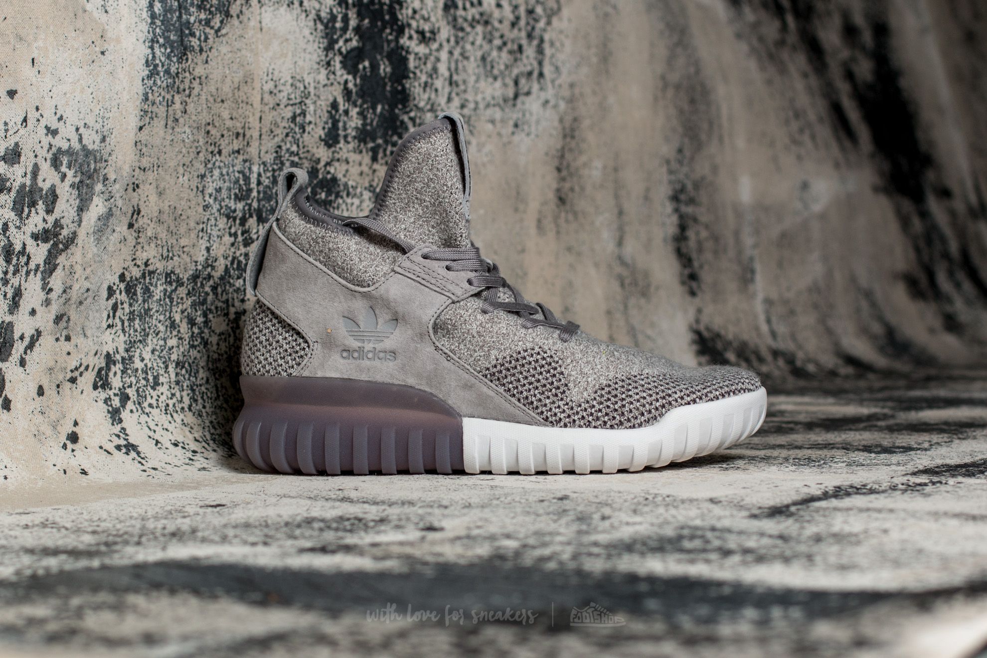 Adidas tubular rise pk white black e amp; solid grey hotsell