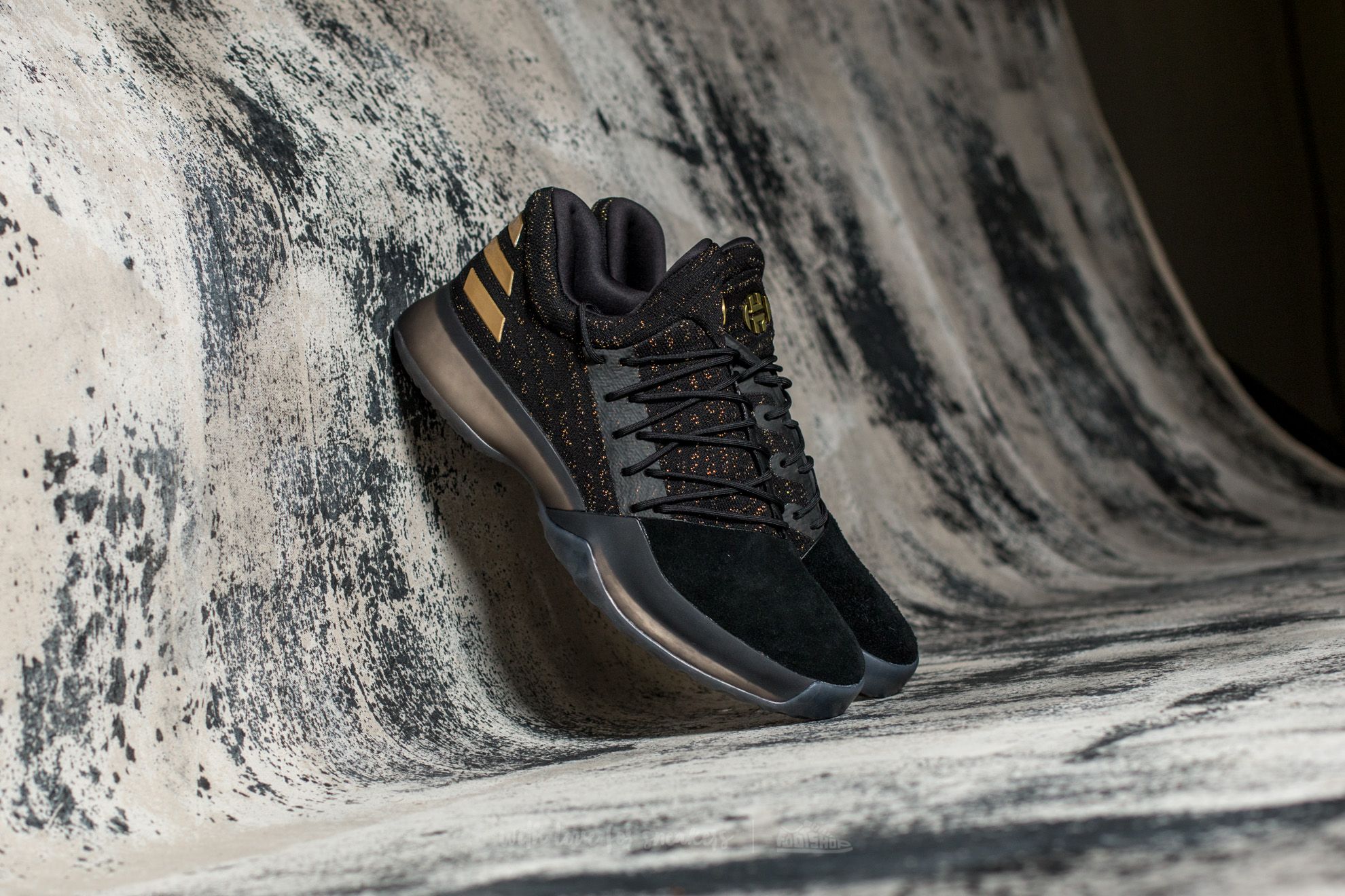 Harden volume 1 black and gold hot sale