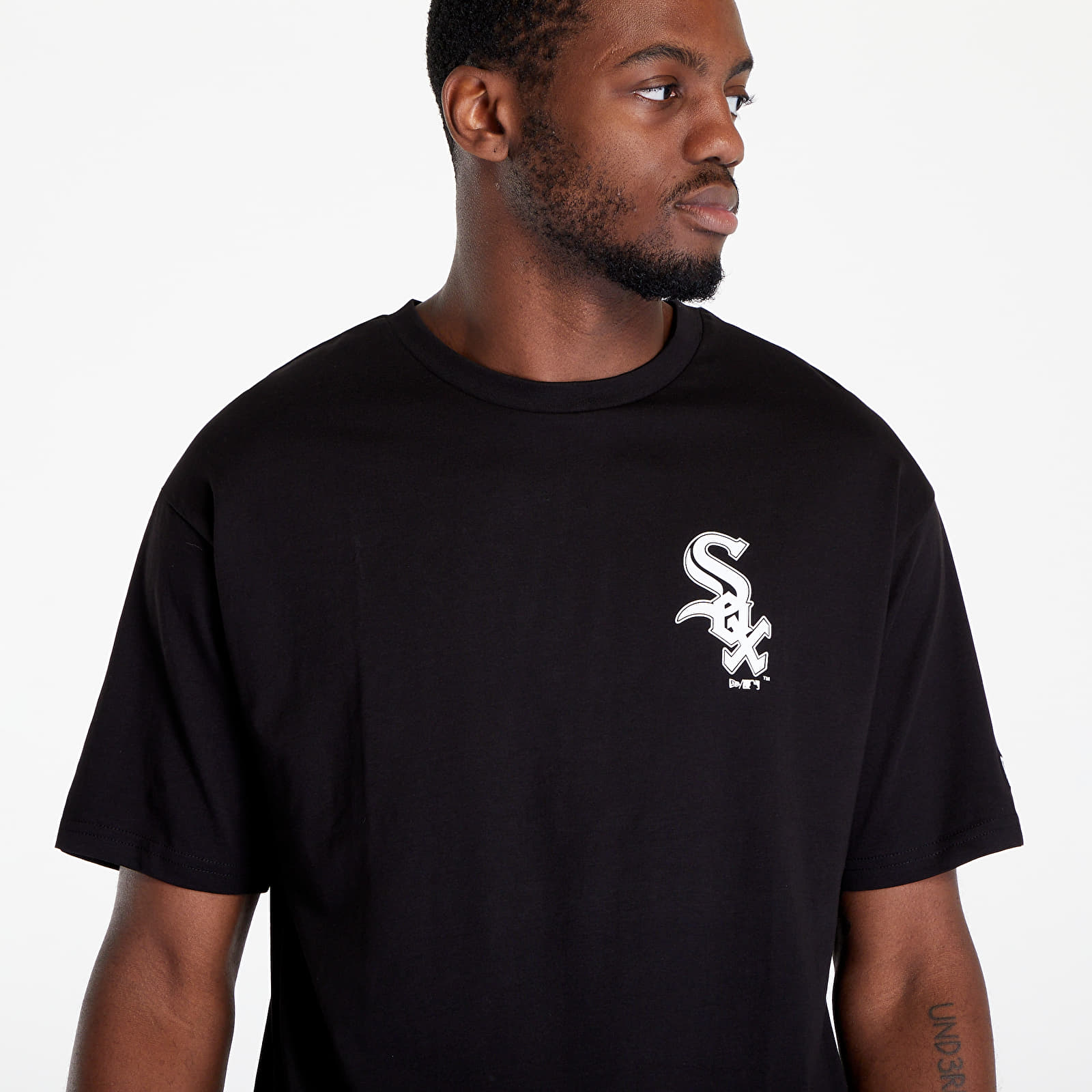 T-shirts New Era MLB League Essential Oversized Tee Chicago White Sox Black/ White