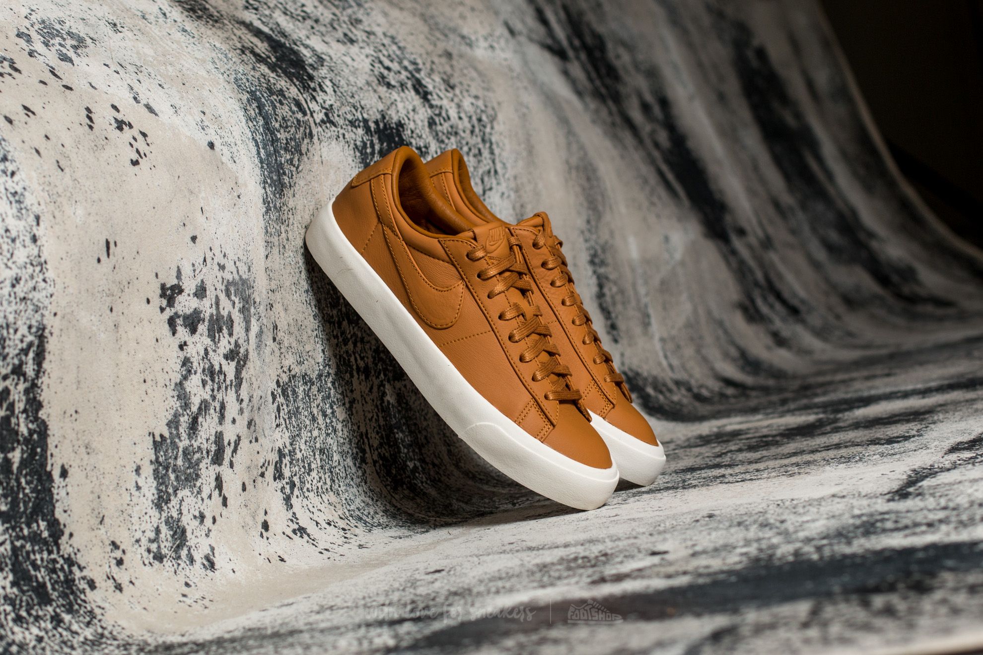Men s shoes NIKELAB Blazer Studio Low Desert Ochre Desert Ochre Sail Footshop