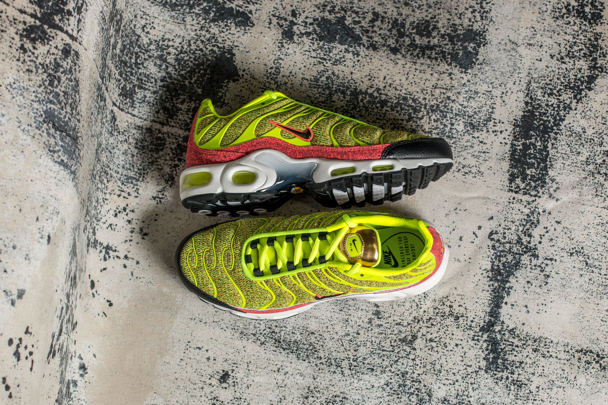 Dámské tenisky a boty Nike Wmns Air Max Plus SE Volt/ Volt-Black-Hot Punch