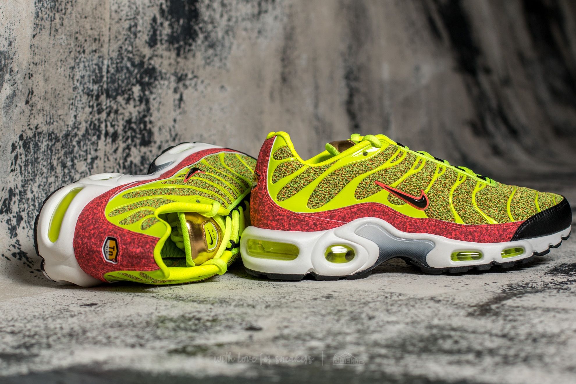 Dámské tenisky a boty Nike Wmns Air Max Plus SE Volt/ Volt-Black-Hot Punch