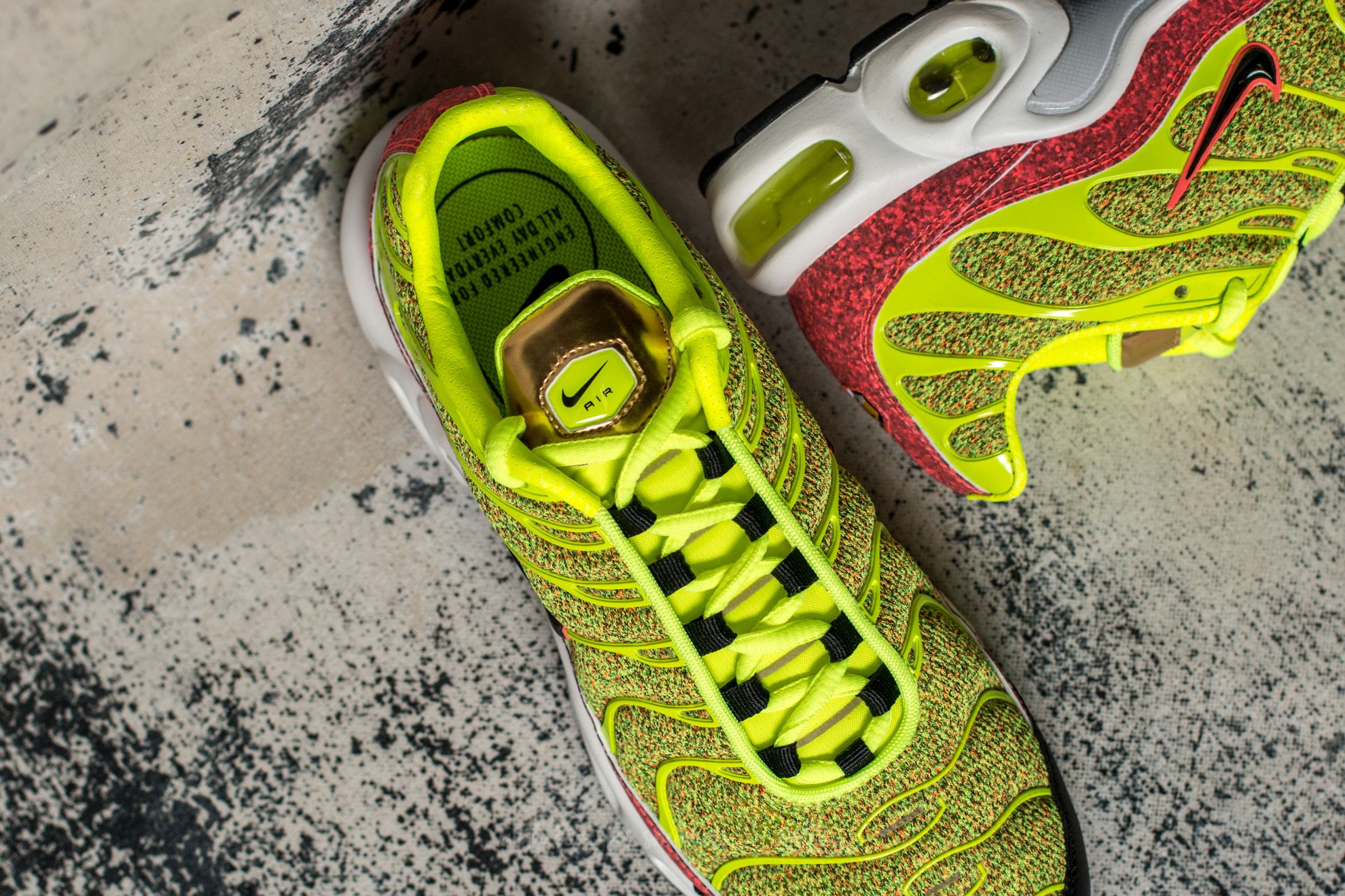 Dámské tenisky a boty Nike Wmns Air Max Plus SE Volt/ Volt-Black-Hot Punch