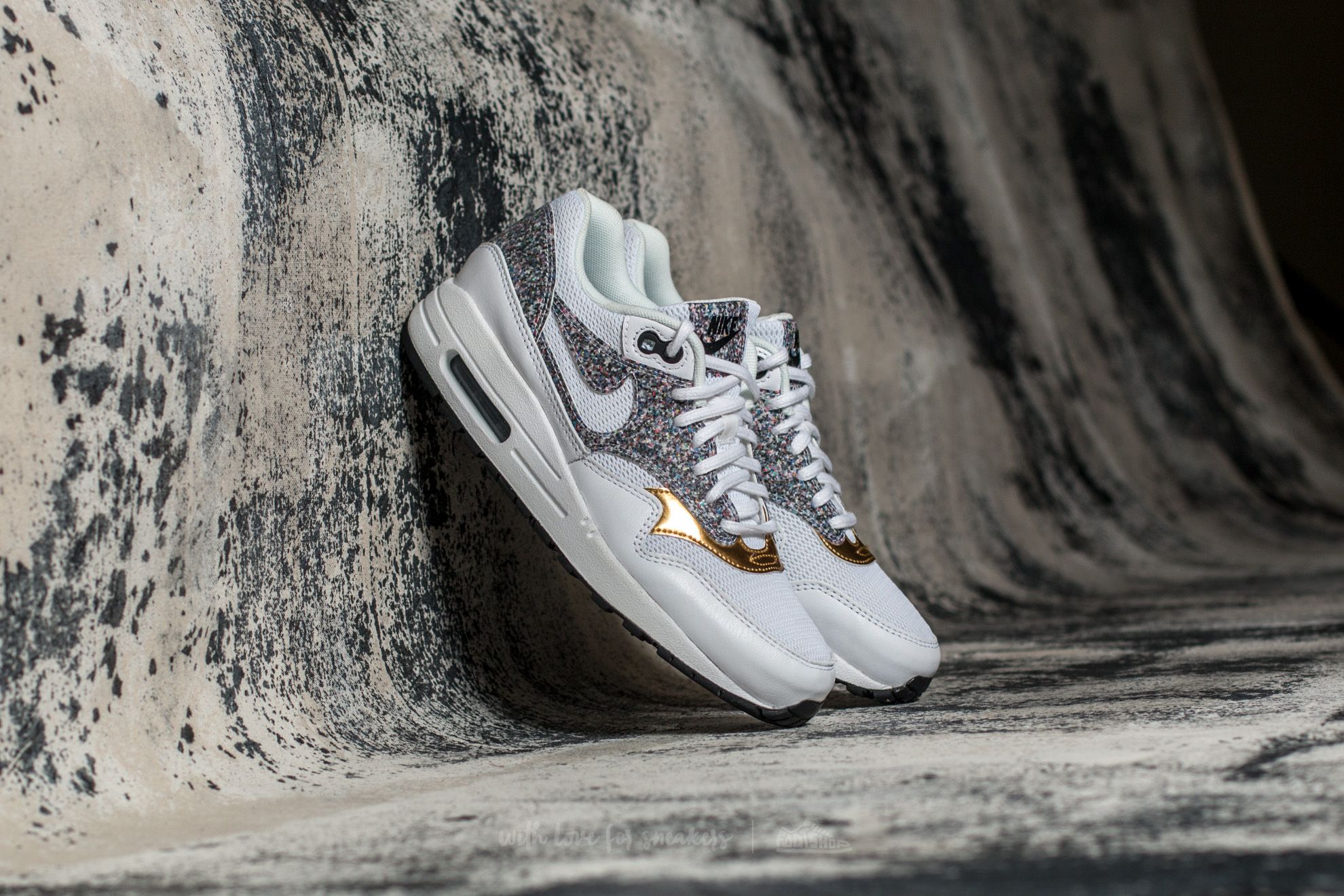 Nike air max 1 se white hotsell