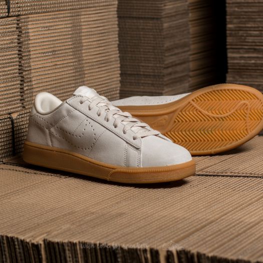 Nike tennis classic gum sole hotsell