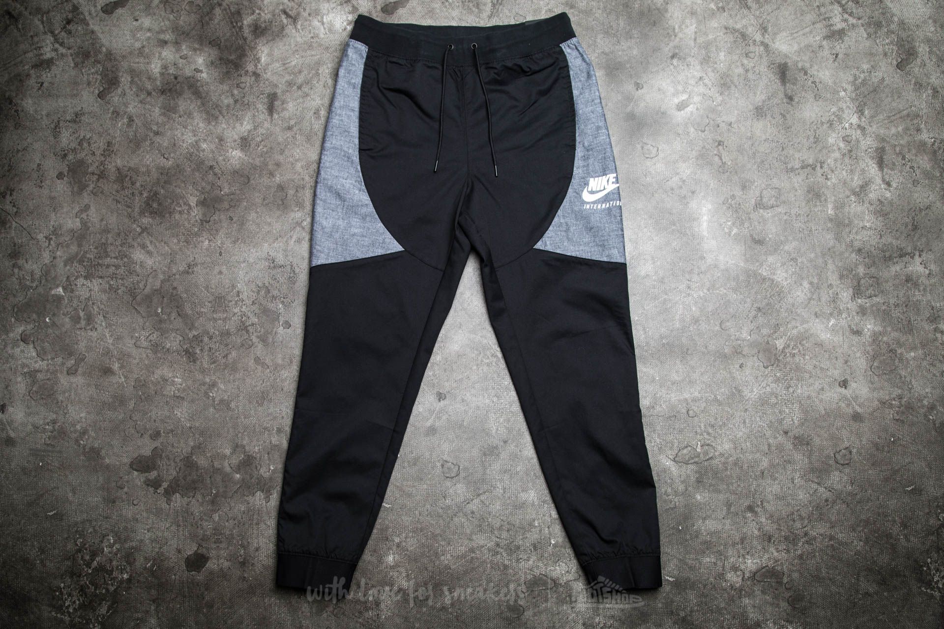 Pants and jeans Nike International Pants Black Footshop