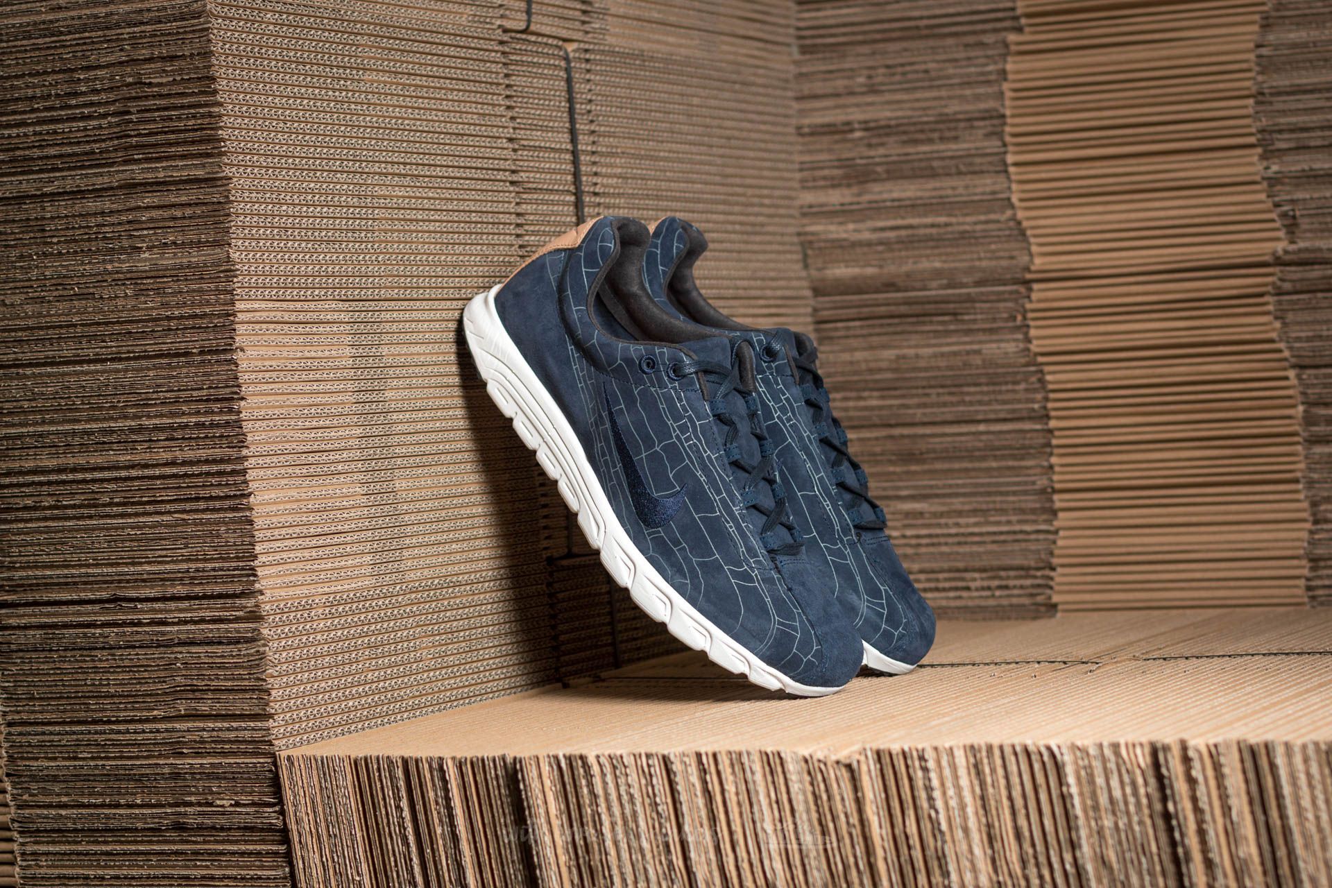 Men s shoes Nike Mayfly Leather Premium Obsidian Obsidian Summit White Footshop