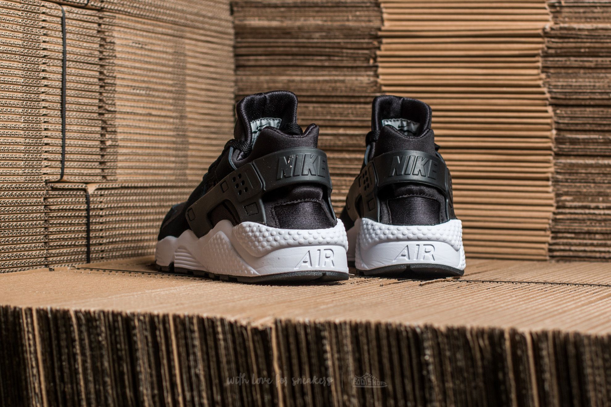 Huarache nike black and new arrivals white