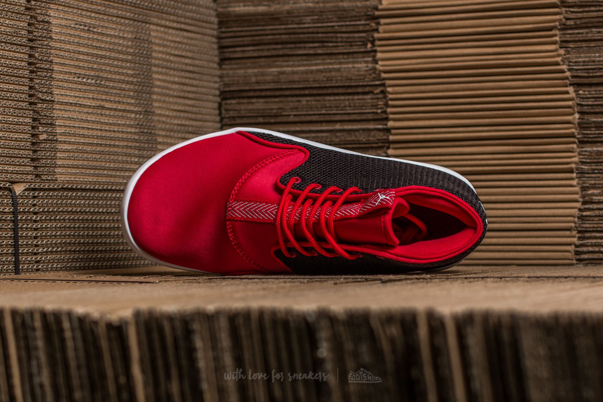 Jordan eclipse online chukka red