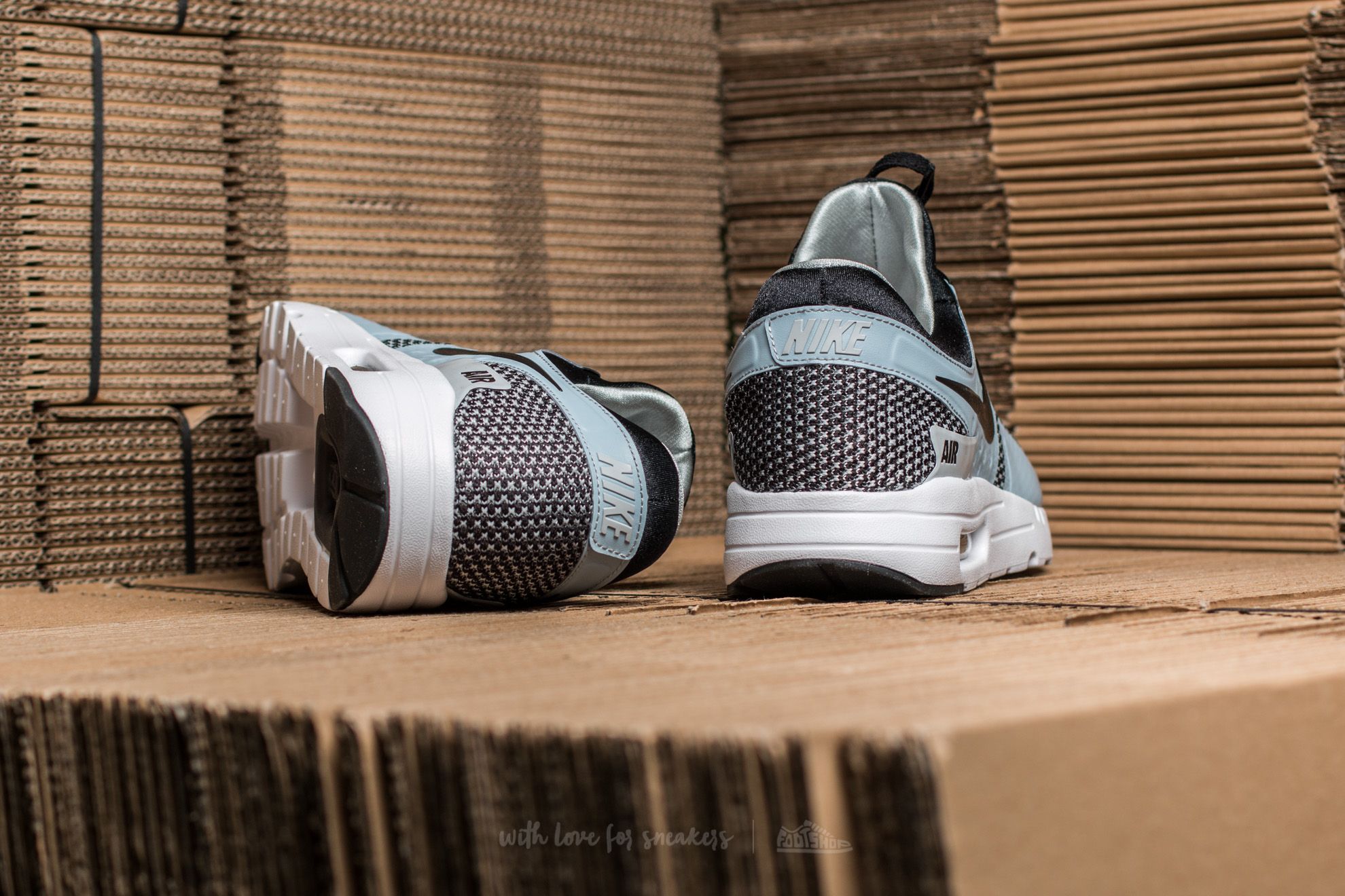 Férfi cipők Nike Air Max Zero Essential Black/ Black-Wolf Grey