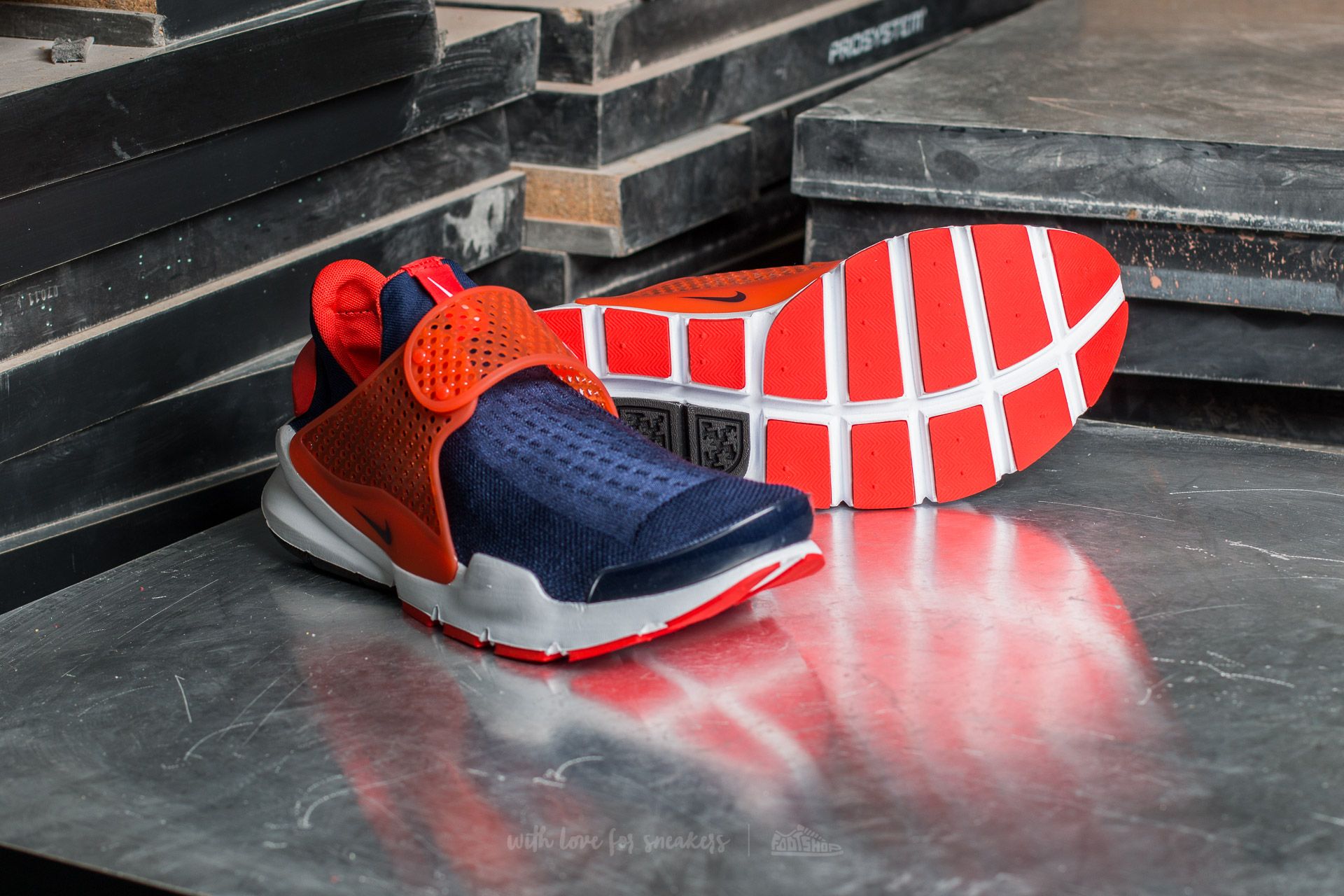 Nike sock dart deals navy on feet