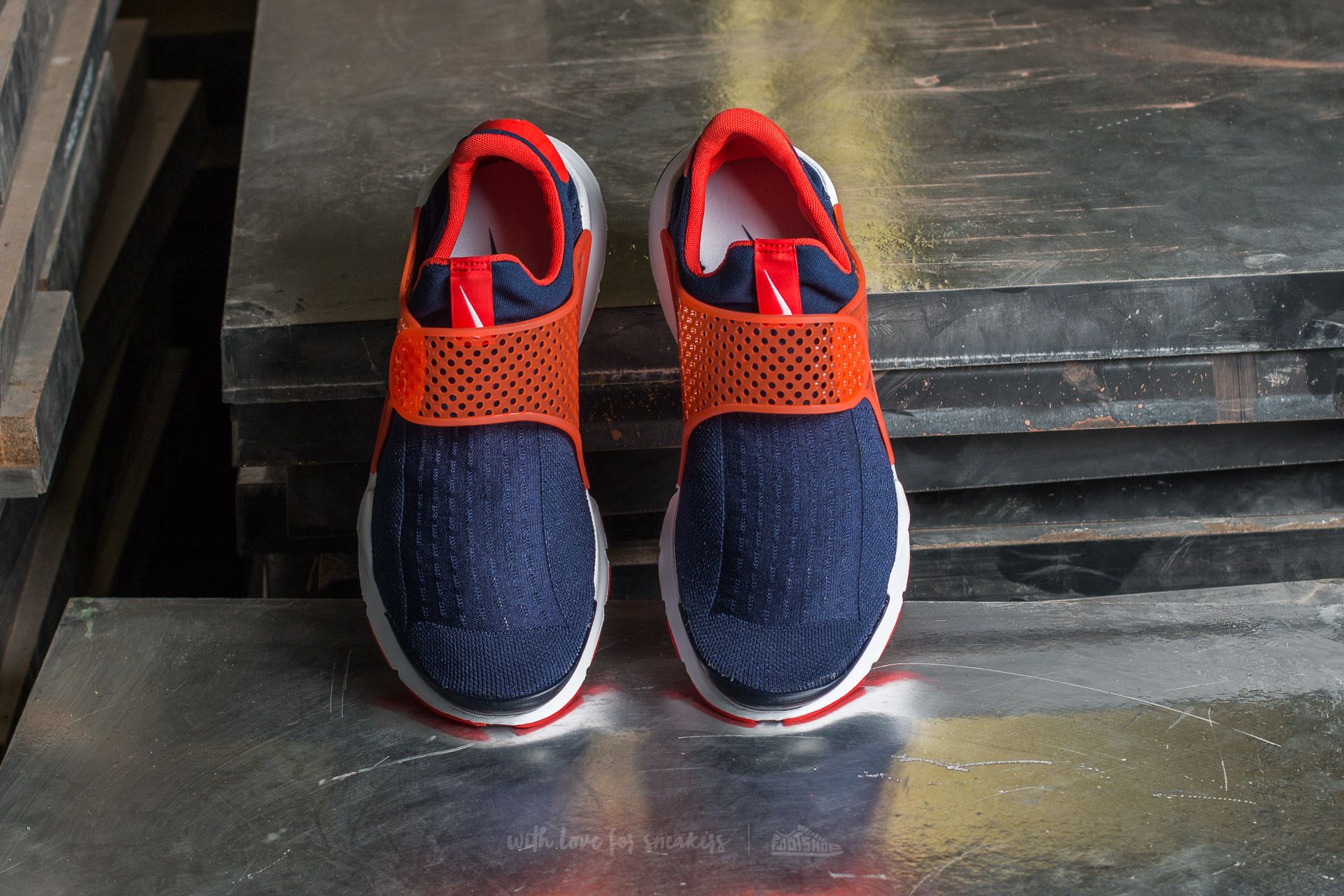 Nike sock dart navy hot sale on feet