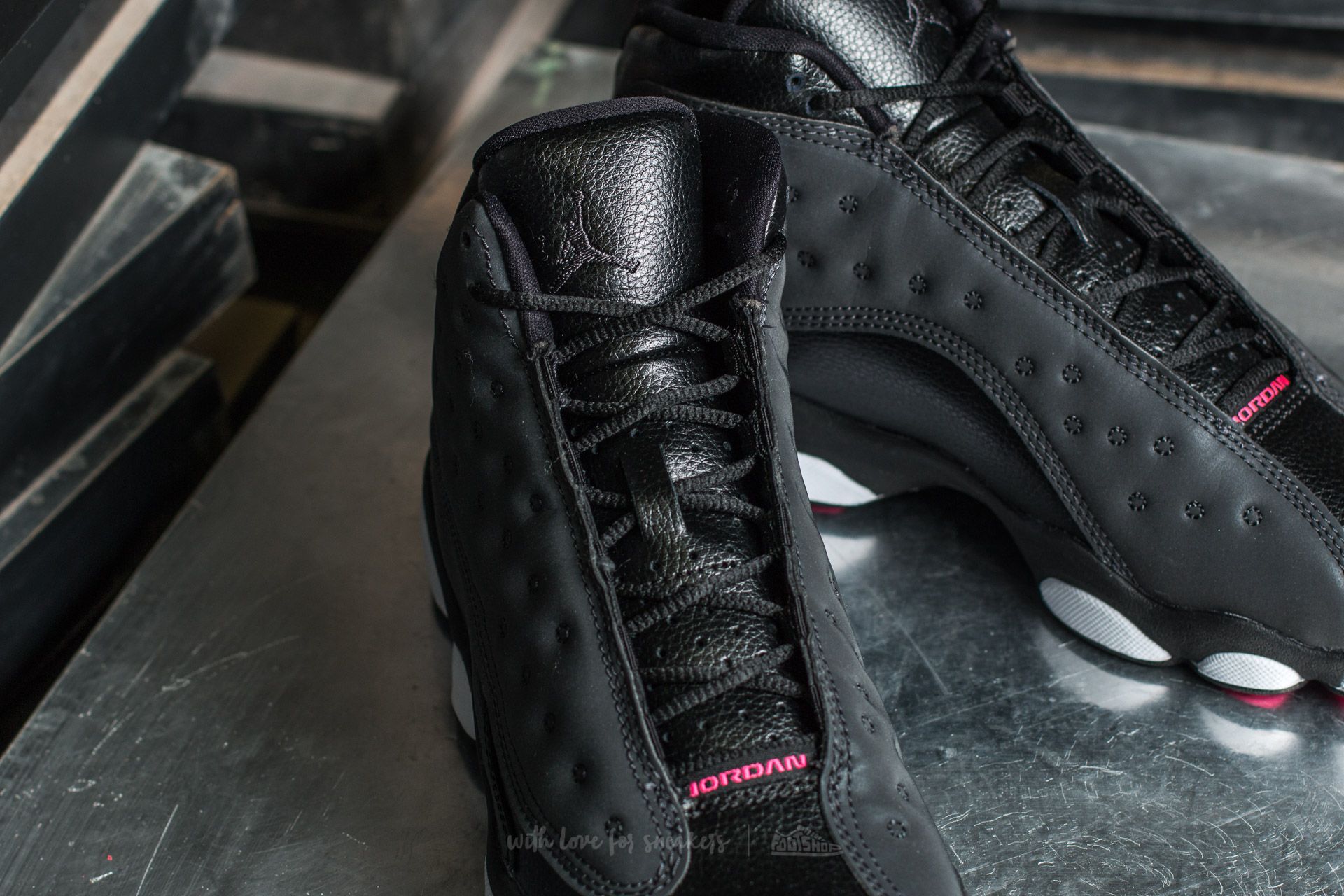 Jordan retro best sale 13 hyper pink