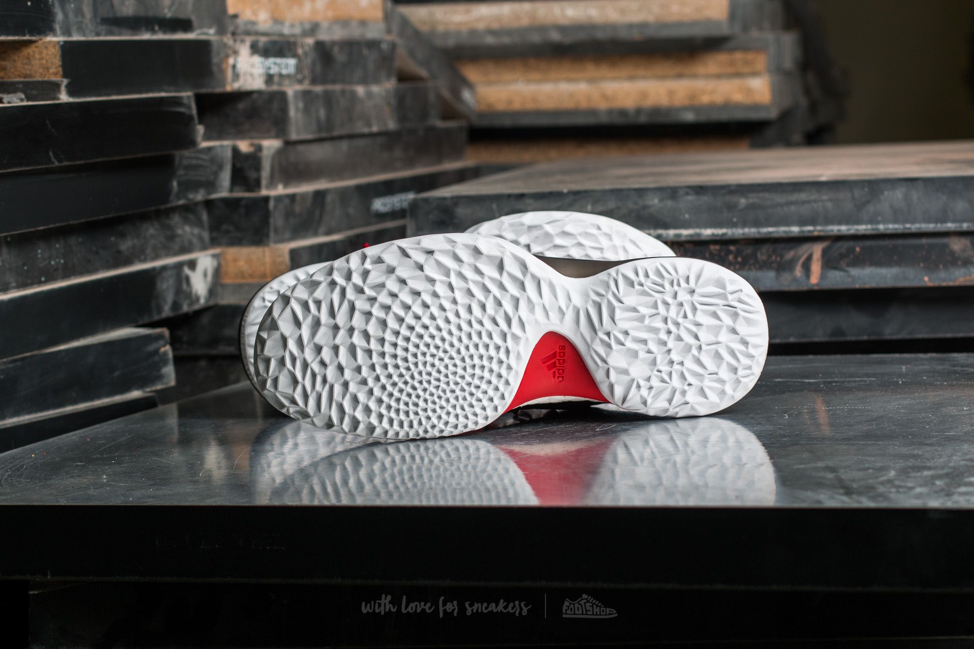 Încălțăminte și sneakerși pentru bărbați adidas Harden Vol. 1 Core Black/ Scarlet/ Footwear White
