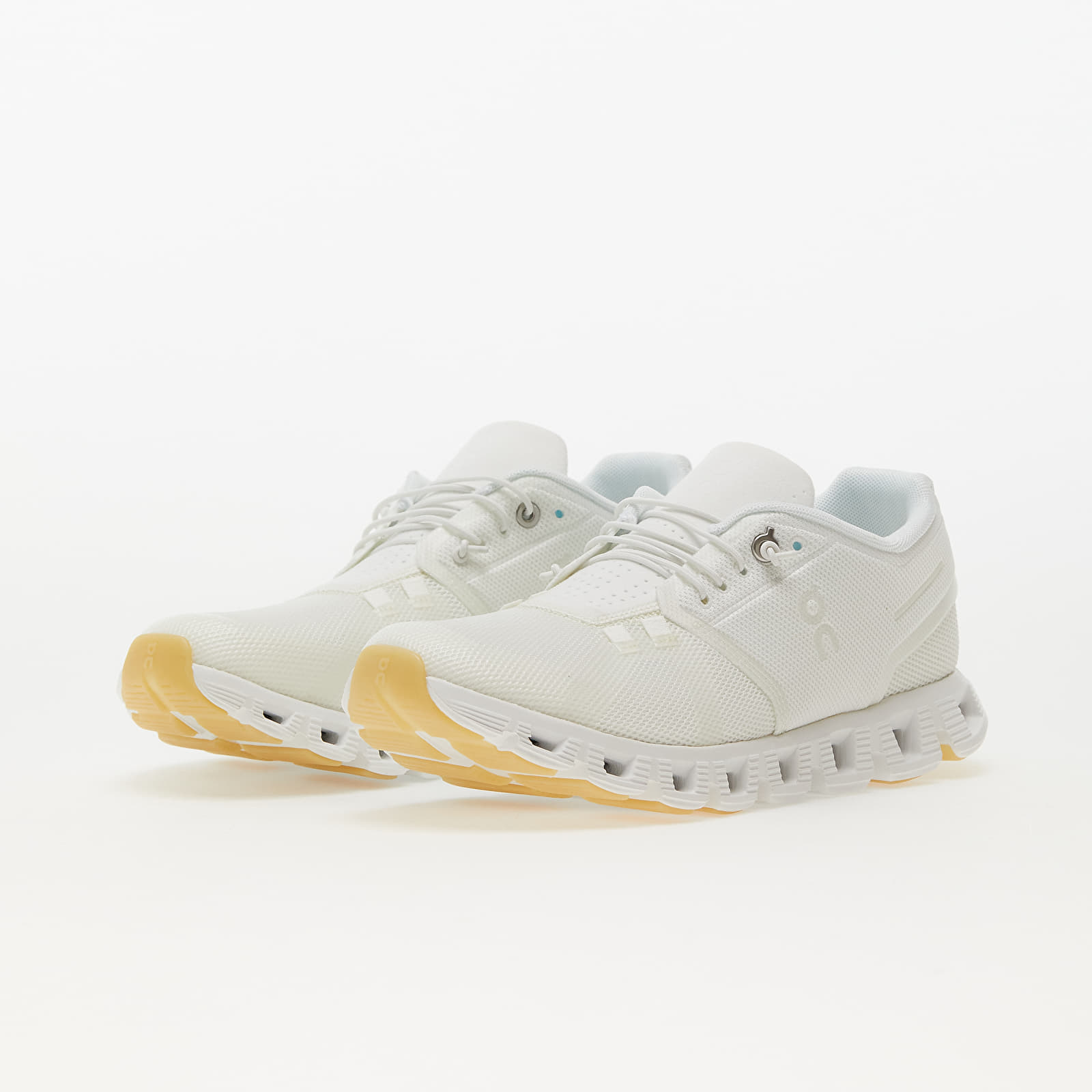 Încălțăminte și sneakerși pentru femei On W Cloud Undyed Undyed