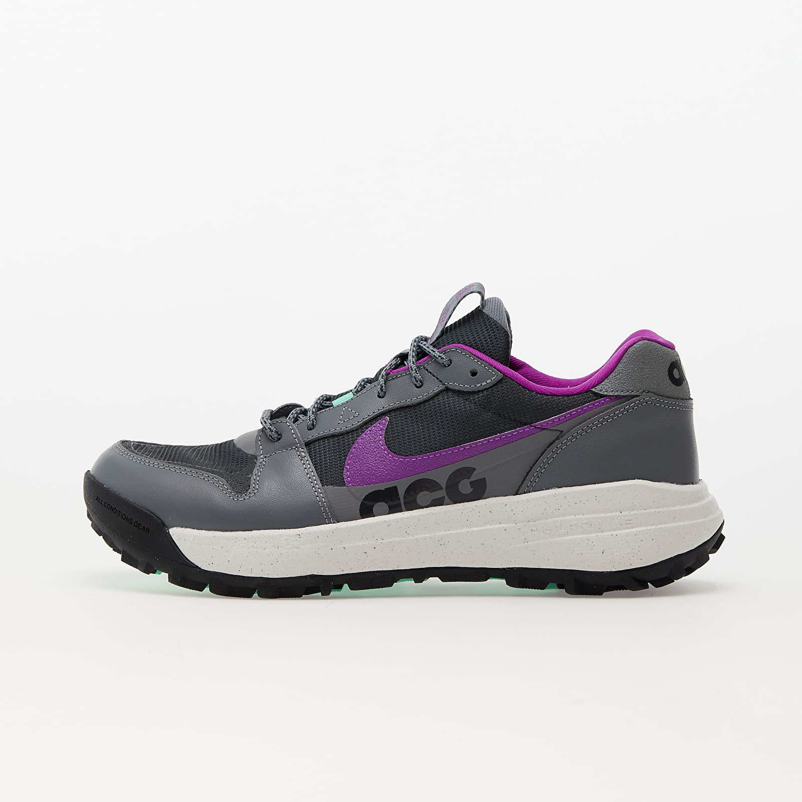 Încălțăminte și sneakerși pentru bărbați Nike ACG Lowcate Smoke Grey/ Dk Smoke Grey-Vivid Purple