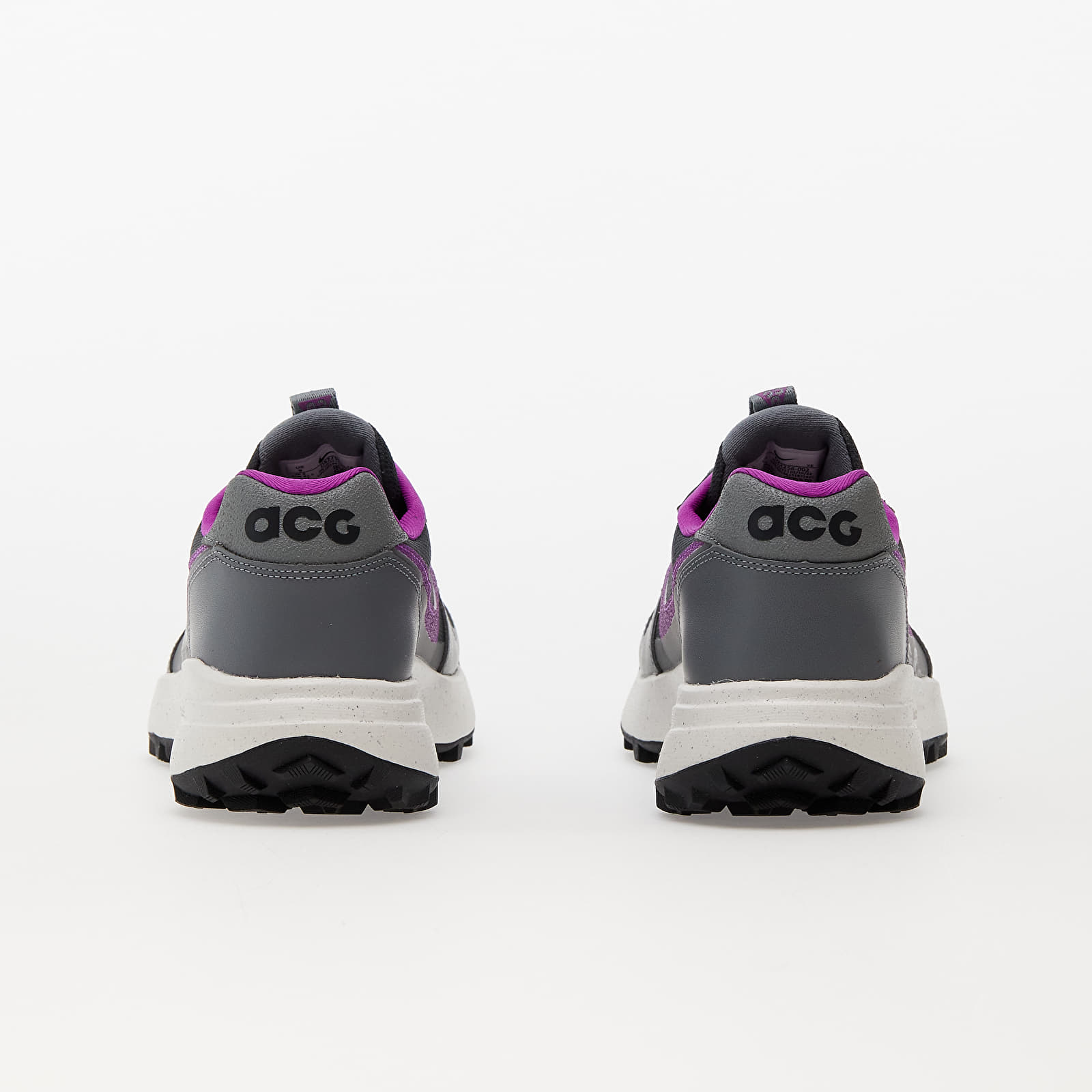 Încălțăminte și sneakerși pentru bărbați Nike ACG Lowcate Smoke Grey/ Dk Smoke Grey-Vivid Purple