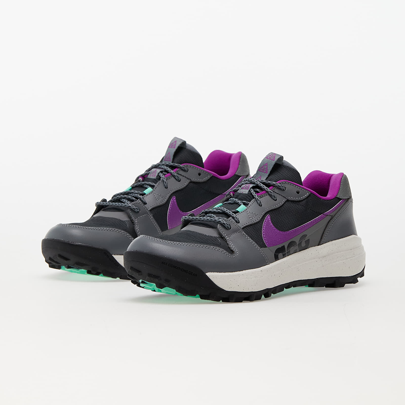 Încălțăminte și sneakerși pentru bărbați Nike ACG Lowcate Smoke Grey/ Dk Smoke Grey-Vivid Purple