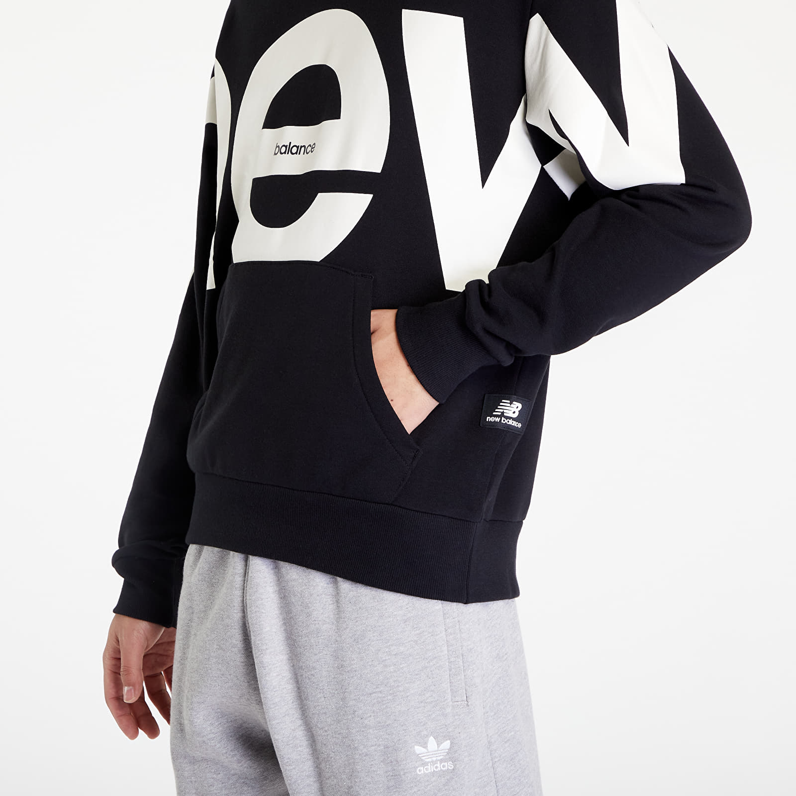 Sudaderas New Balance Athletics Out of Bounds Hoodie UNISEX Black