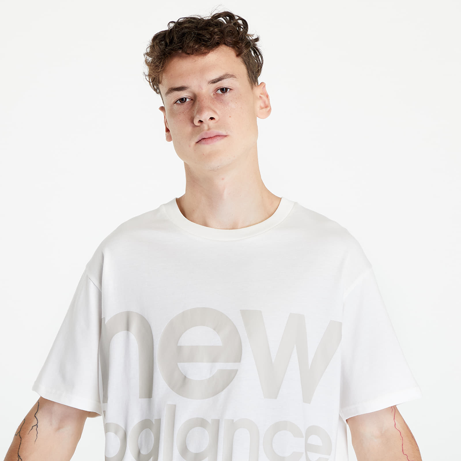 Magliette New Balance Athletics Out of Bounds Tee UNISEX Sea Salt Heather