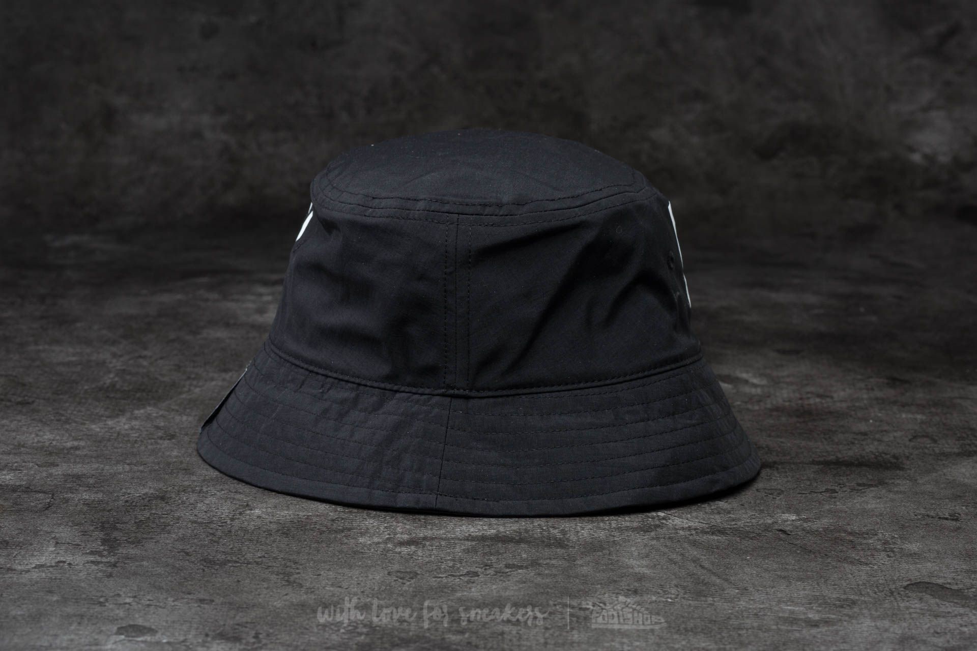 Bucket hats Reebok Classic Vector Bucket Hat Black Footshop
