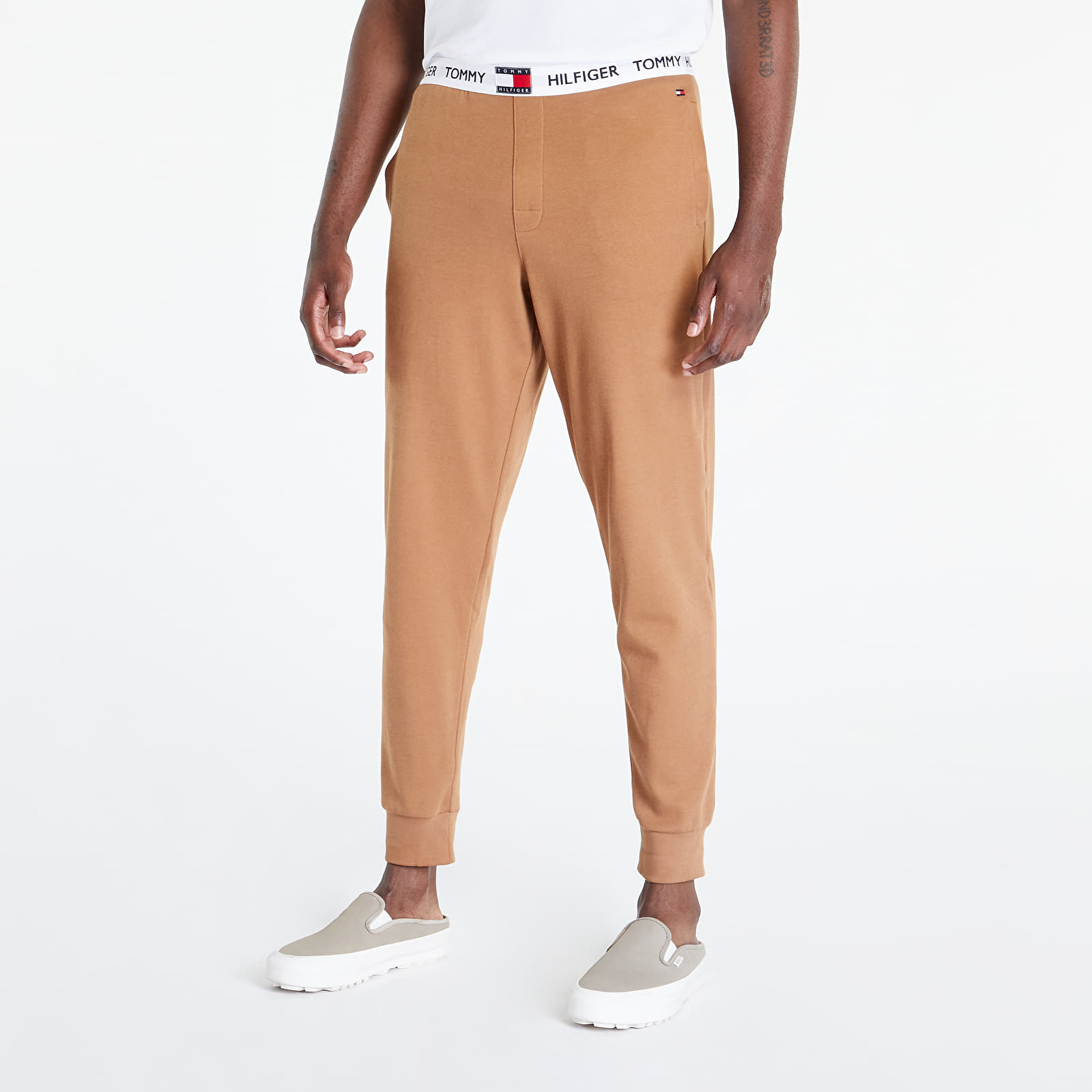 Pants and jeans Tommy Hilfiger 85 Pants Lwk Brown