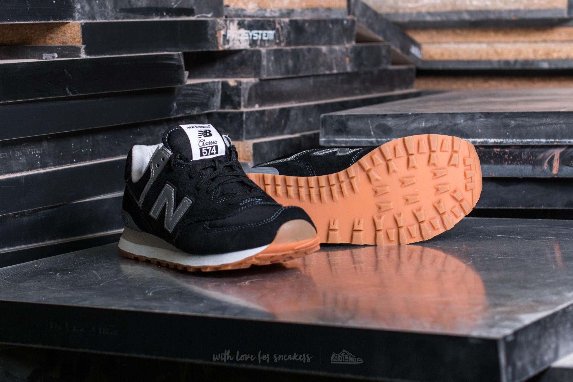 New balance 574 black 2024 gum