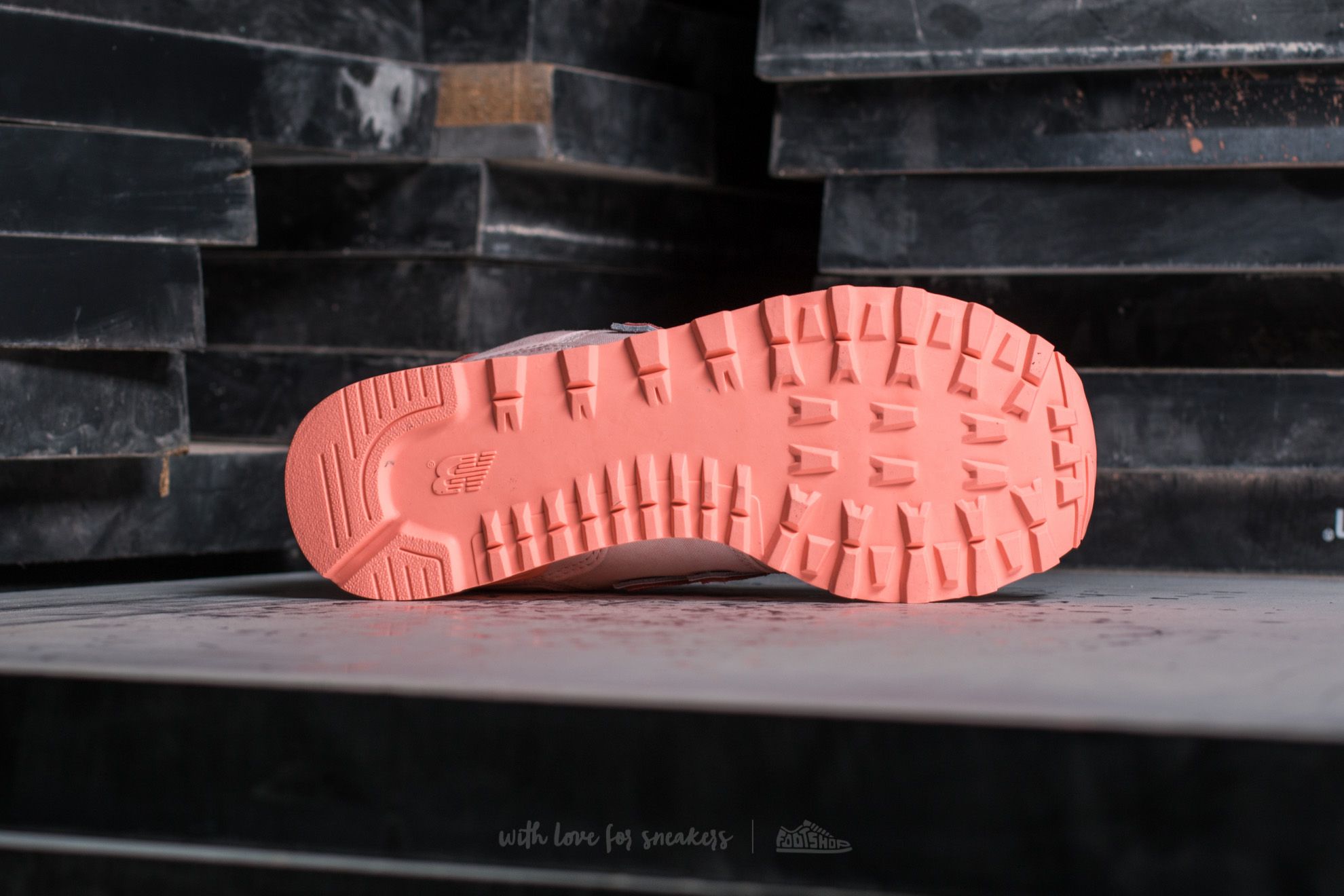 Moteriška avalynė New Balance 574 Peach Pink