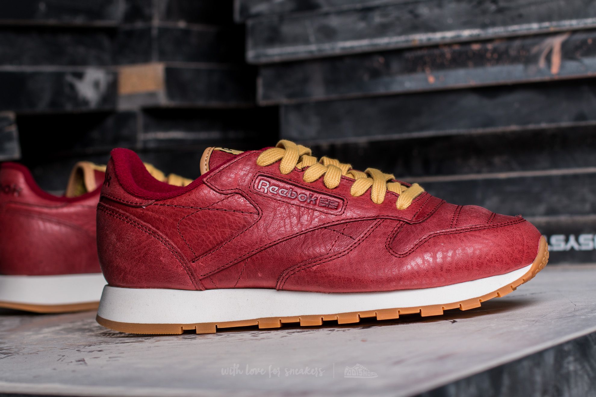 Reebok classic hotsell leather maroon