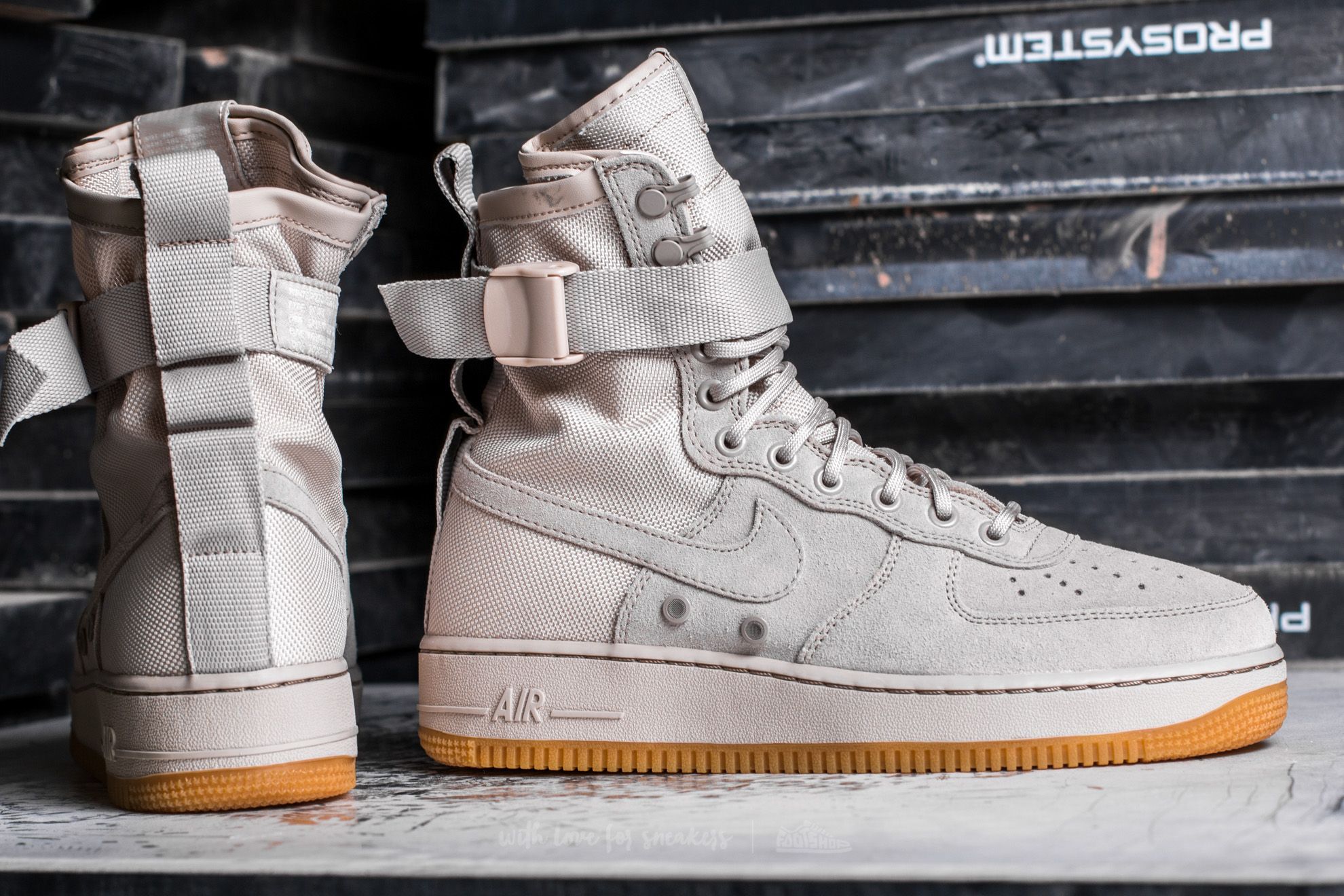 Men s shoes Nike Special Field Air Force 1 String String String Footshop