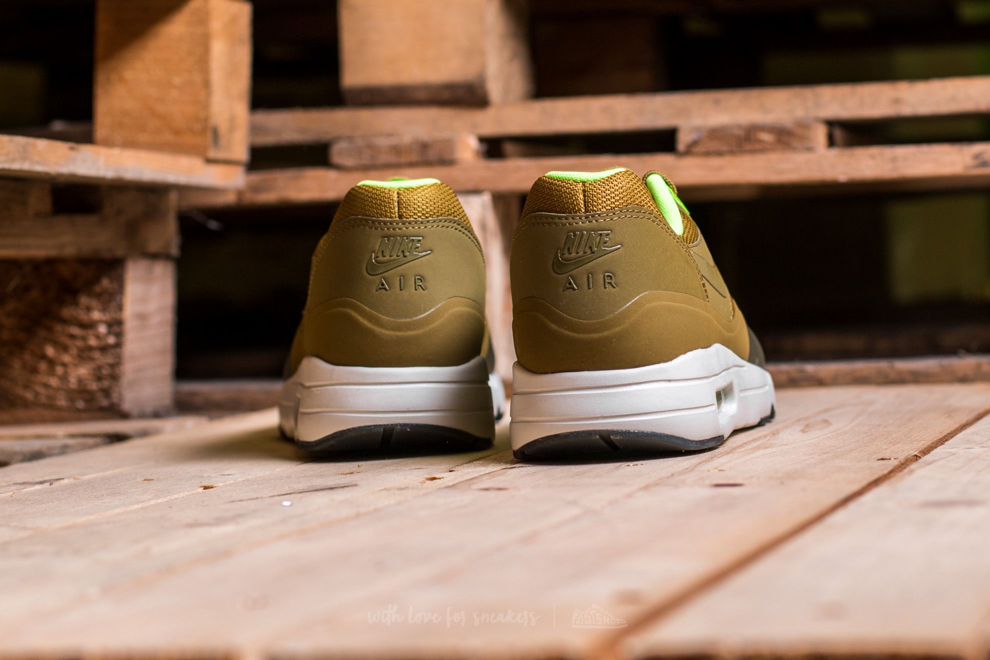 Men s shoes Nike Air Max 1 Ultra 2.0 SE Cargo Khaki Militia Green