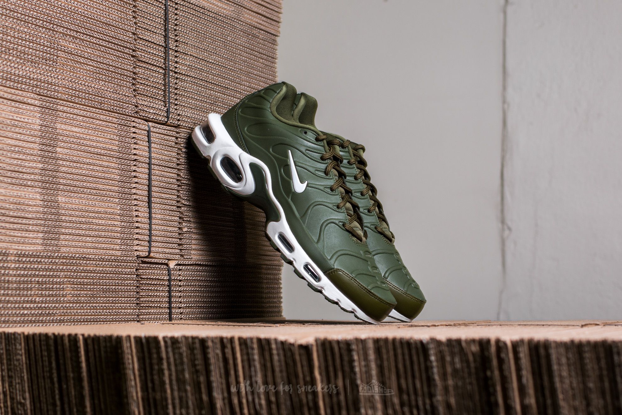 Air max plus legion green store
