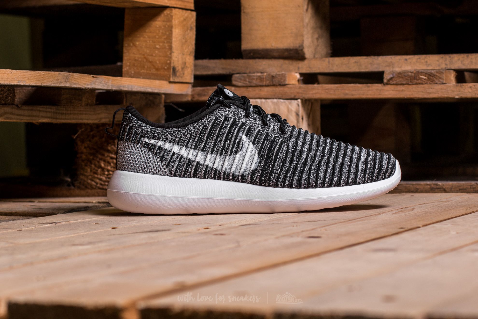 Miesten kengät Nike Roshe Two Flyknit Black/ White-Wolf Grey