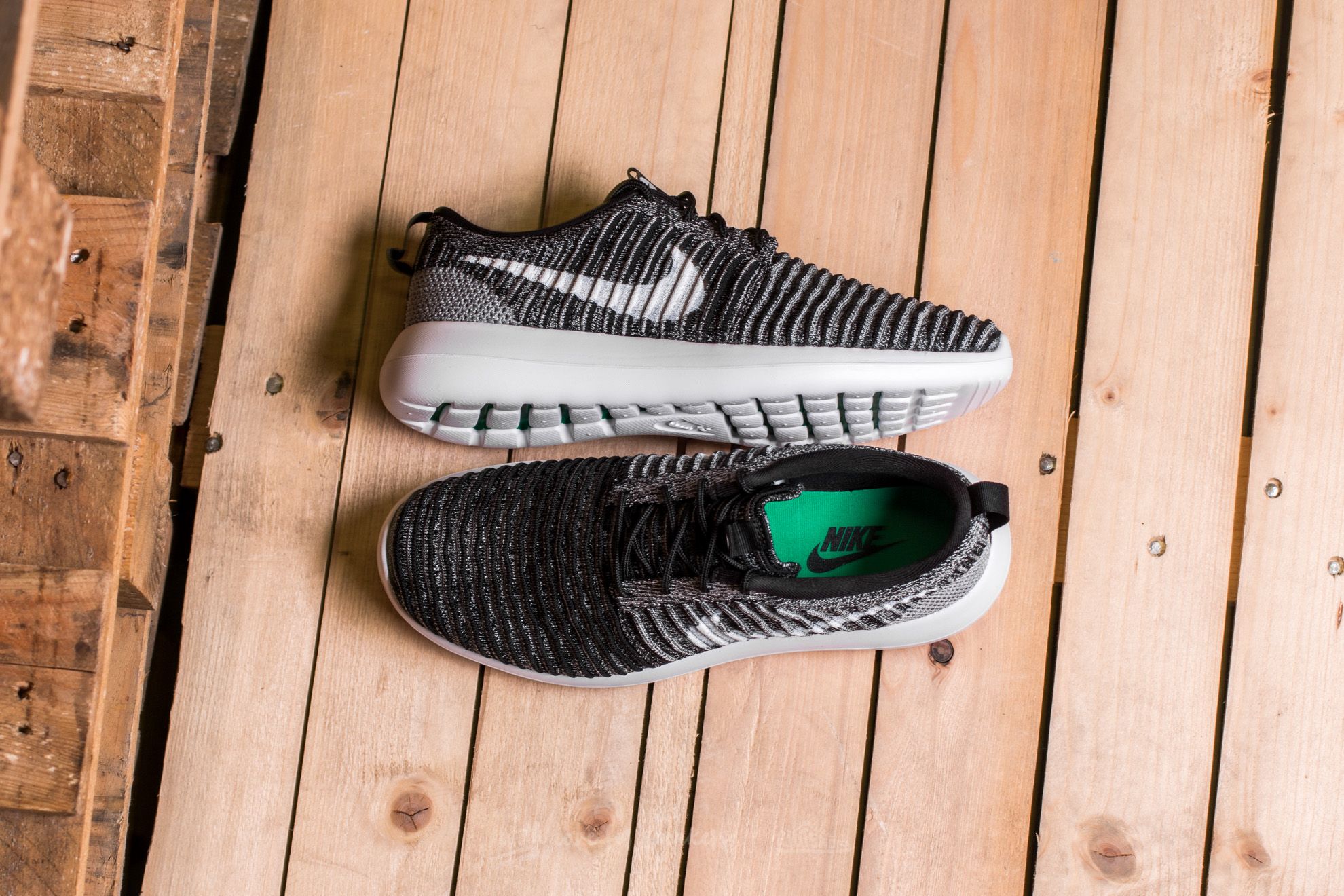 Miesten kengät Nike Roshe Two Flyknit Black/ White-Wolf Grey