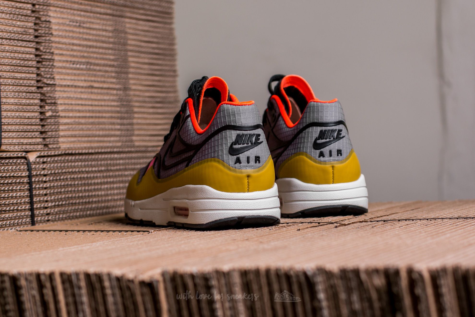 Damesko Nike W Air Max 1 Ultra 2.0 SI Cool Grey/ Black-Light Bone