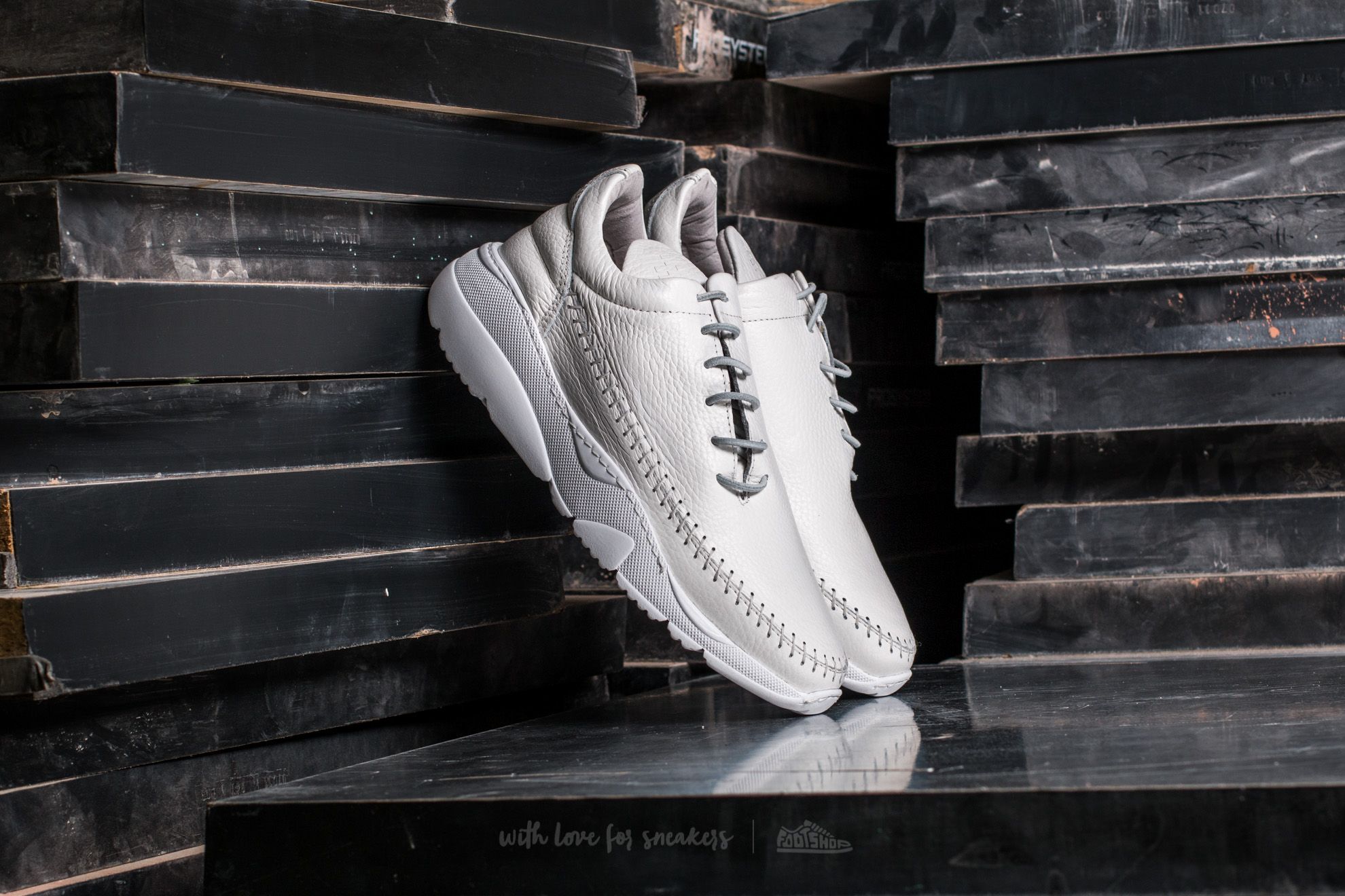 Women's shoes Filling Pieces Apache Runner Low All White