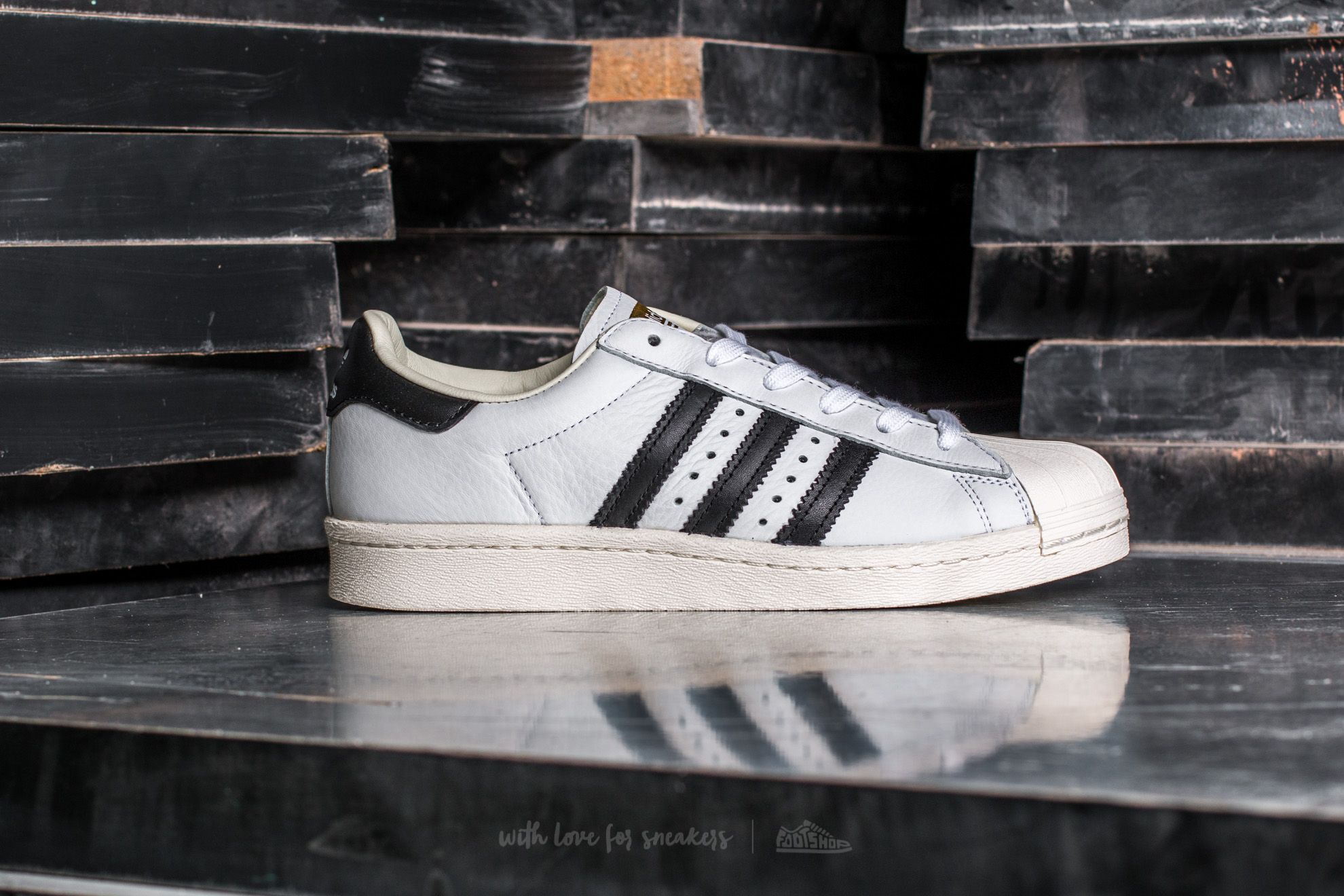 Chaussures et baskets homme adidas Superstar BOOST Ftw White