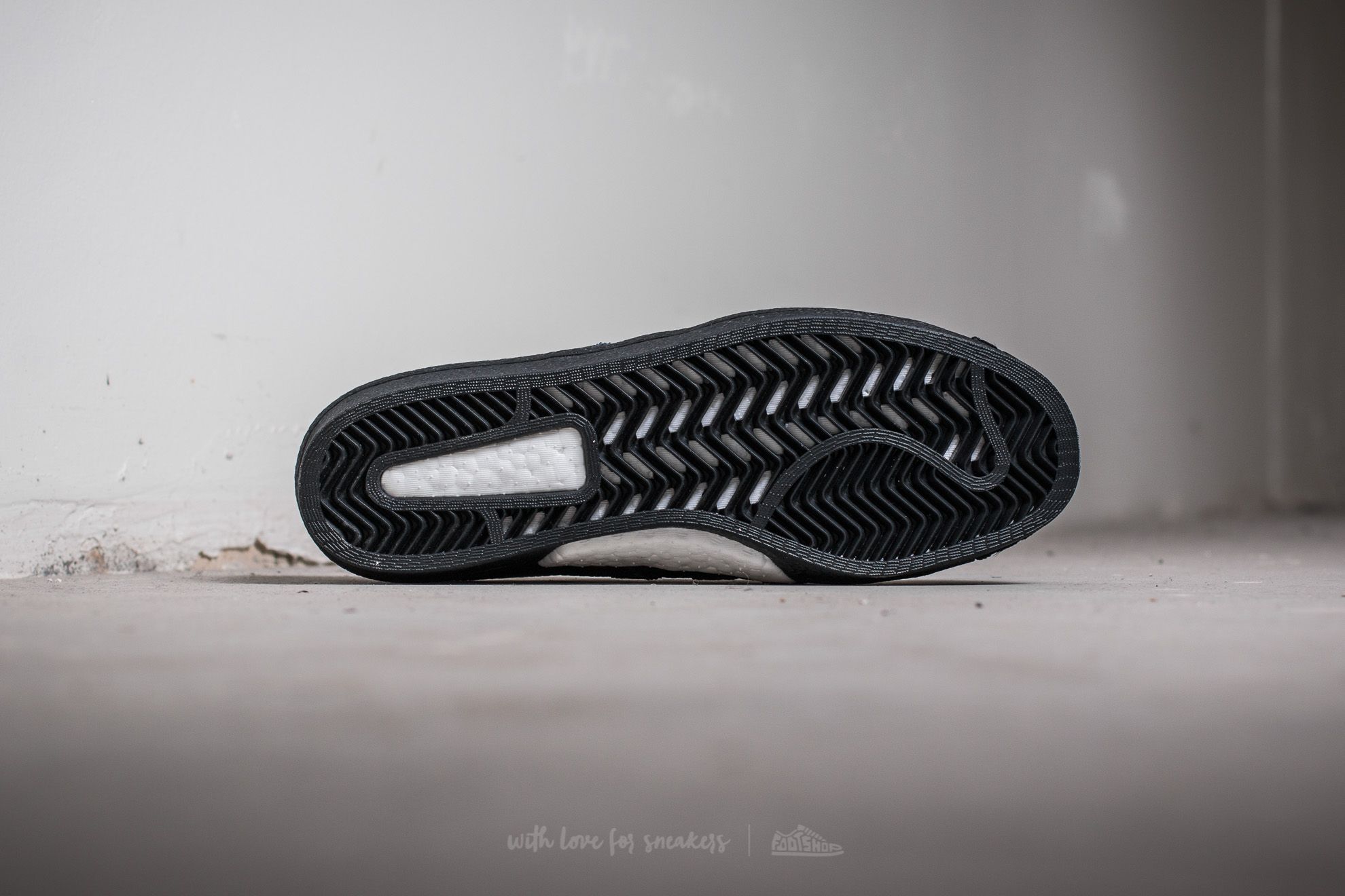 Încălțăminte și sneakerși pentru bărbați adidas Superstar BOOST Core Black/ Core Black/ Gold Metallic
