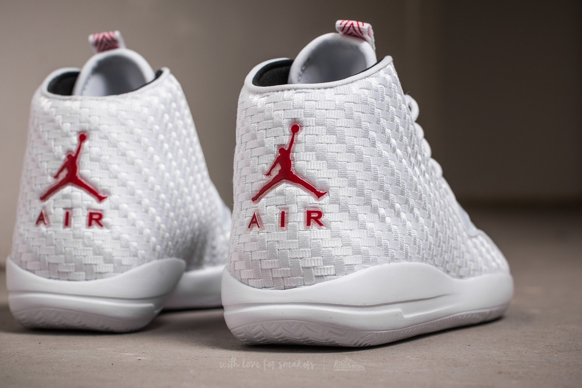 Jordan chukka red discount