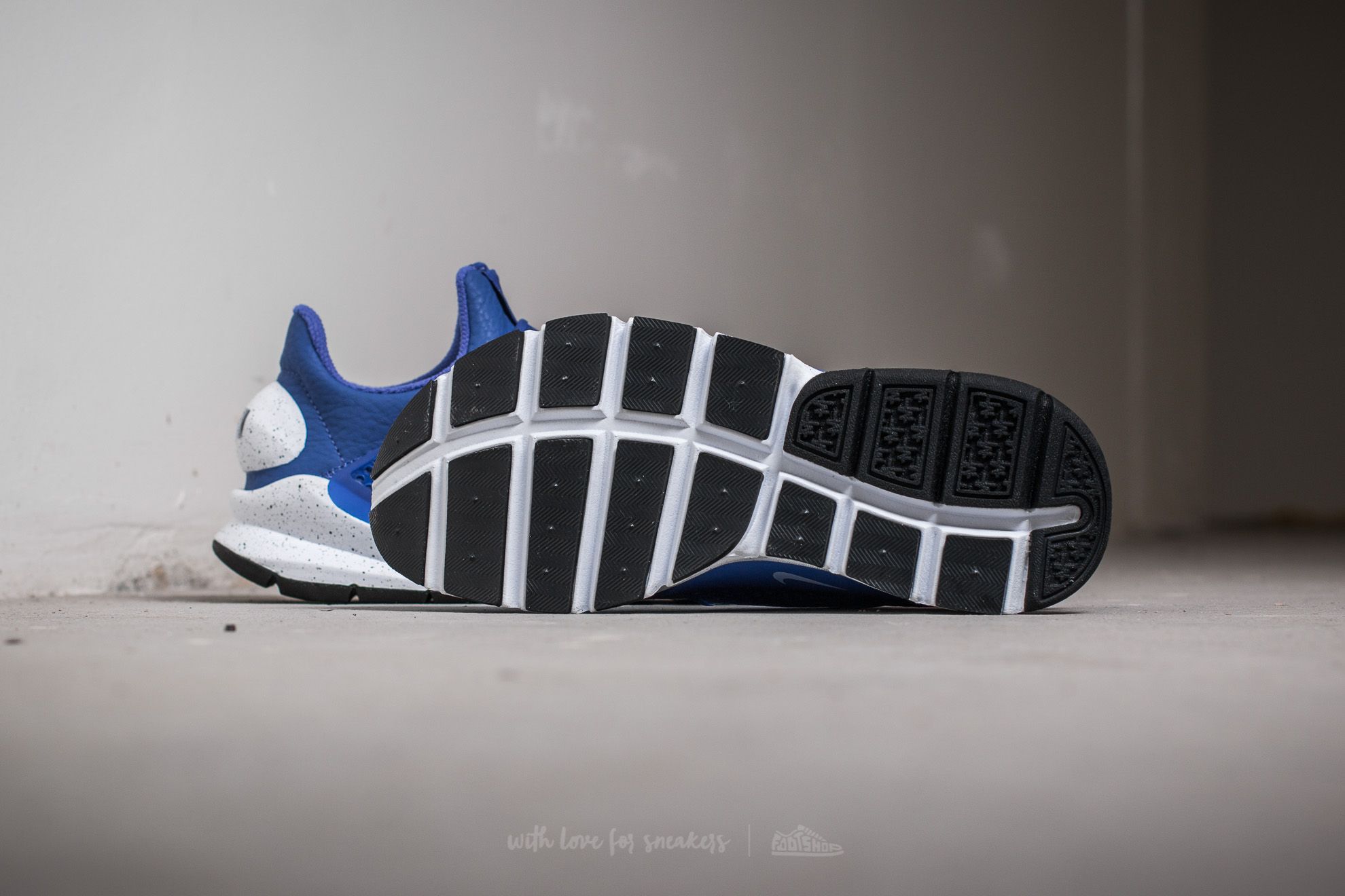 Дамски кецове и обувки Nike Wmns Sock Dart Premium Paramount Blue/ White-Black