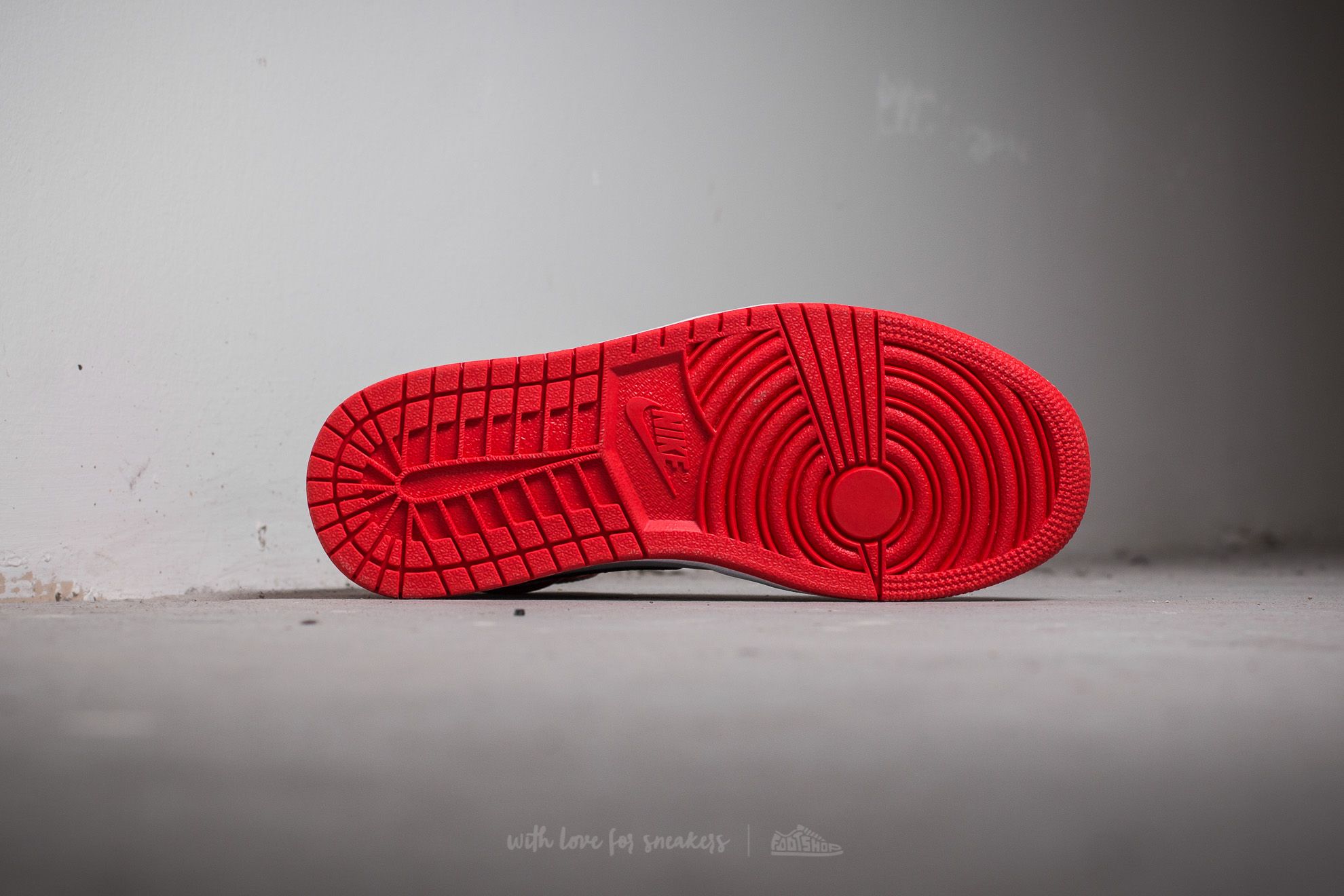 air jordan men's 1 retro high air max orange stores