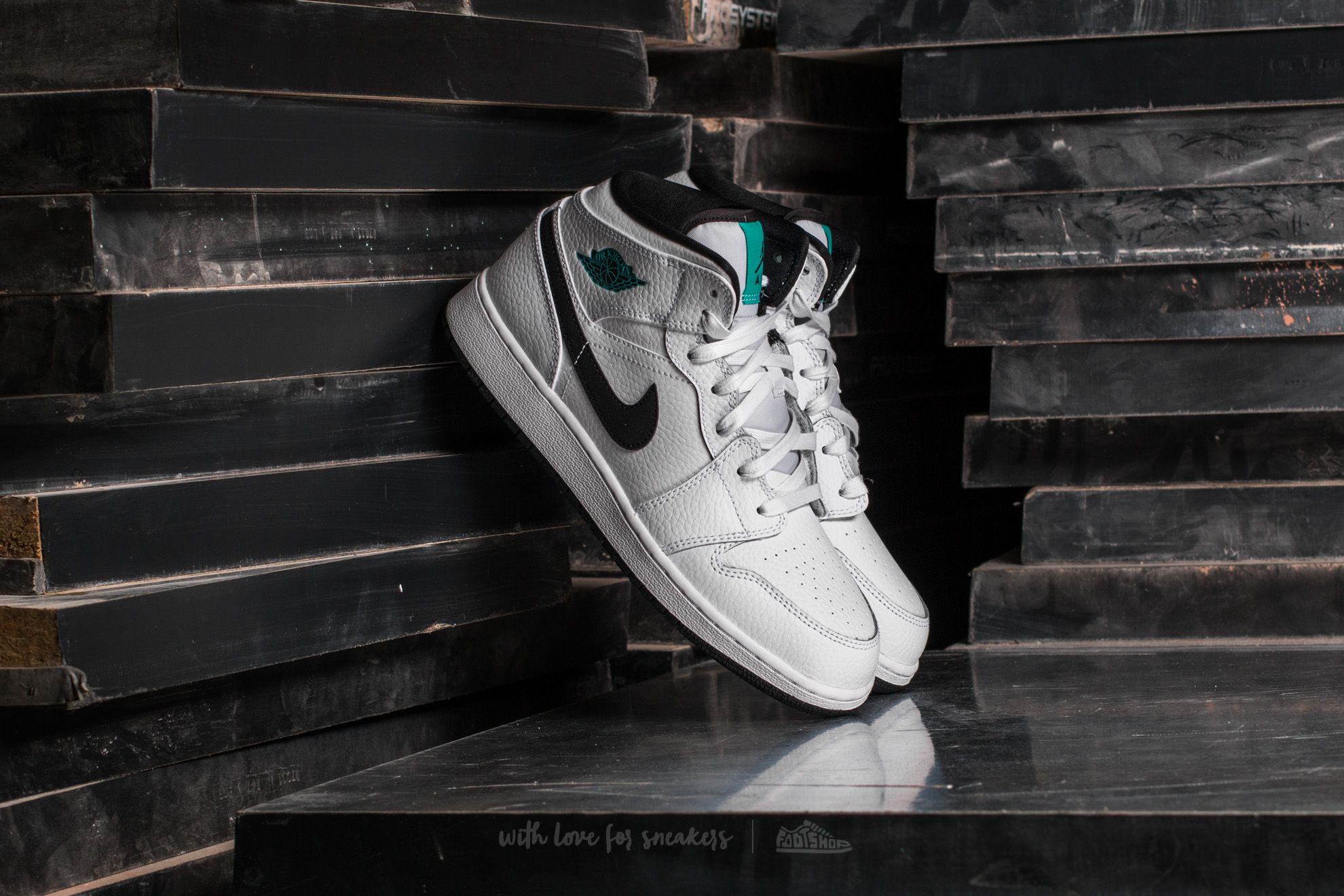 Chaussures et baskets femme Air Jordan 1 Mid BG White/ Black-White-Hyper  Jade | Footshop