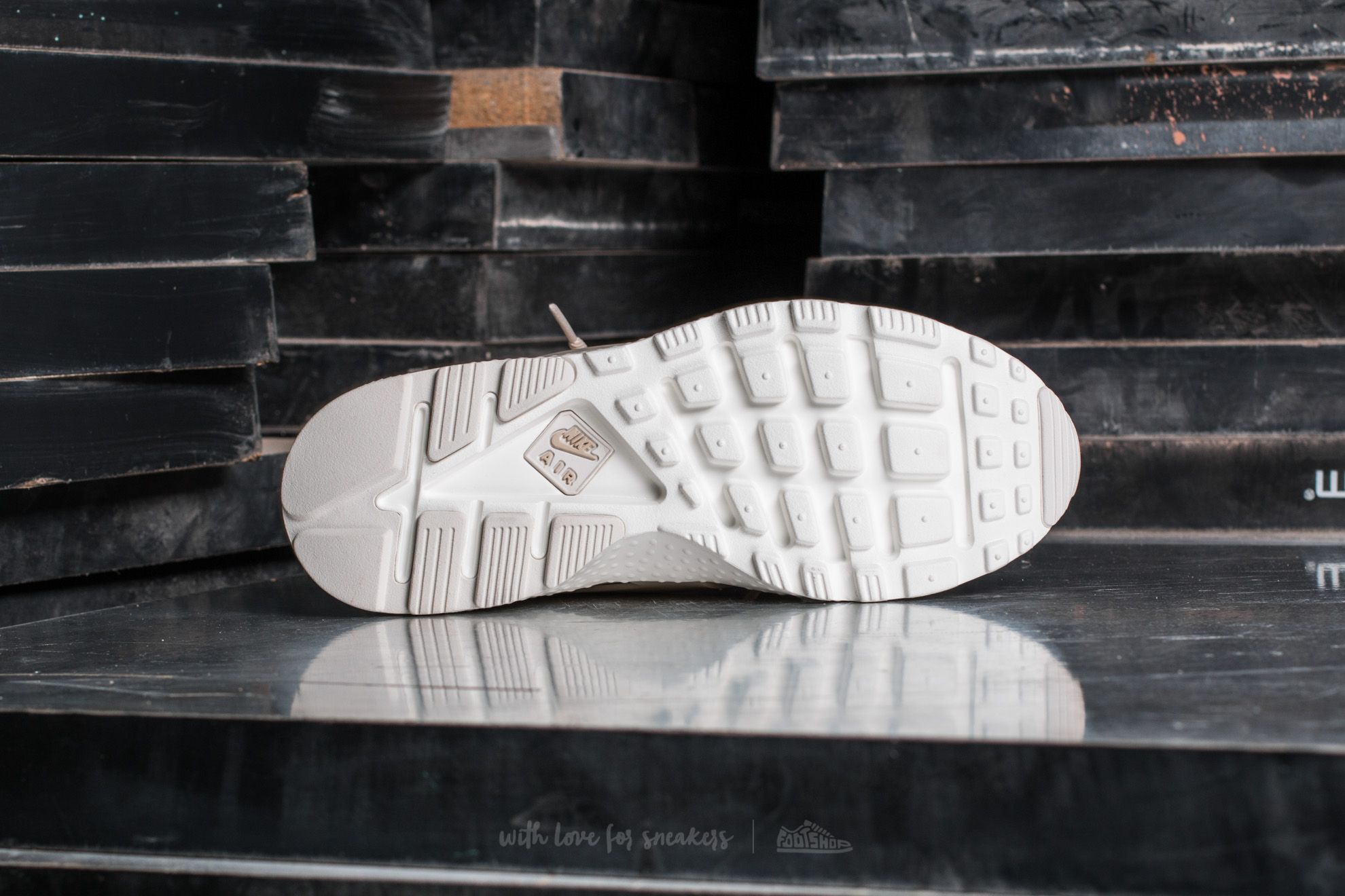 Women s shoes Nike Wmns Air Huarache Run Ultra SI Oatmeal Oatmeal