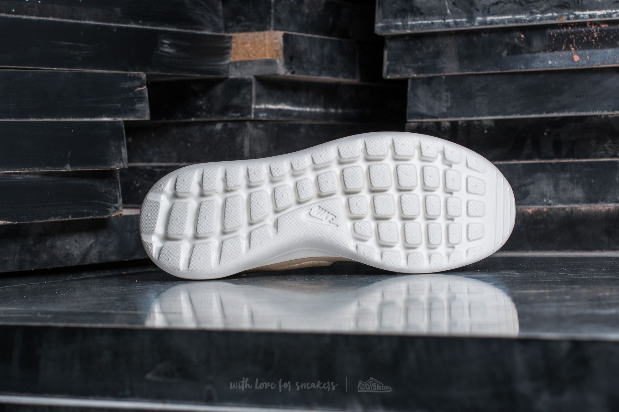 Dámské tenisky a boty Nike Wmns Roshe Two SI Oatmeal/ Oatmeal-Ivory