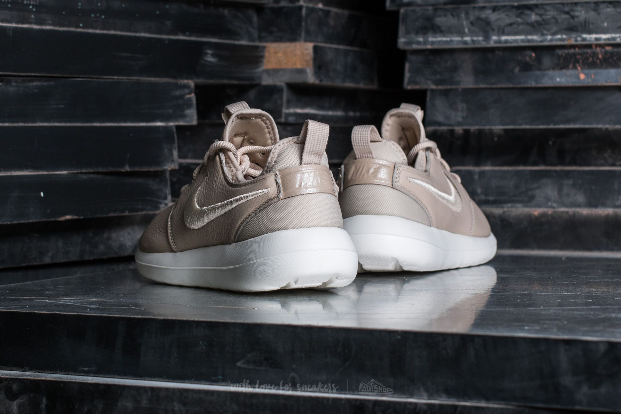 Women s shoes Nike Wmns Roshe Two SI Oatmeal Oatmeal Ivory Footshop