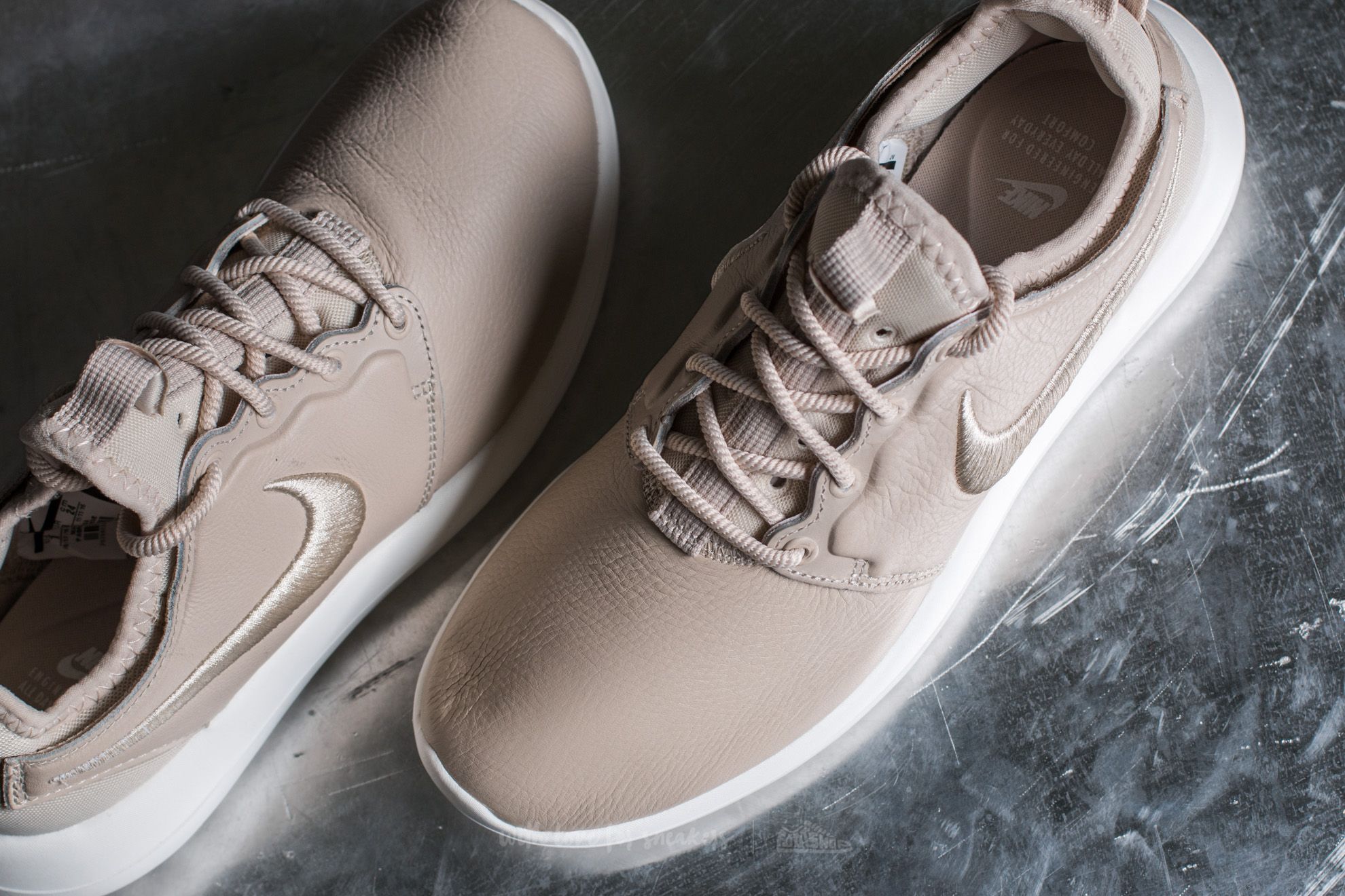 Dámské tenisky a boty Nike Wmns Roshe Two SI Oatmeal/ Oatmeal-Ivory